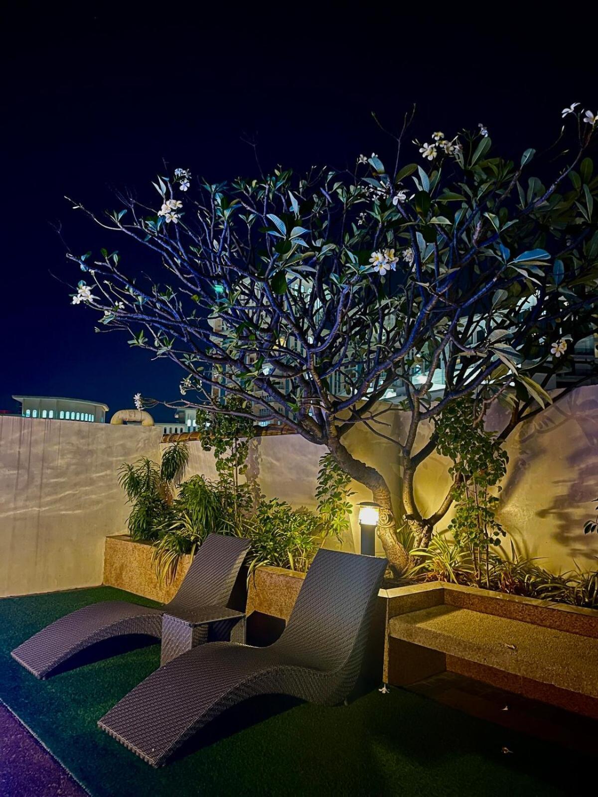 Bgc Venice Grand Canal Staycation Apartment Manila