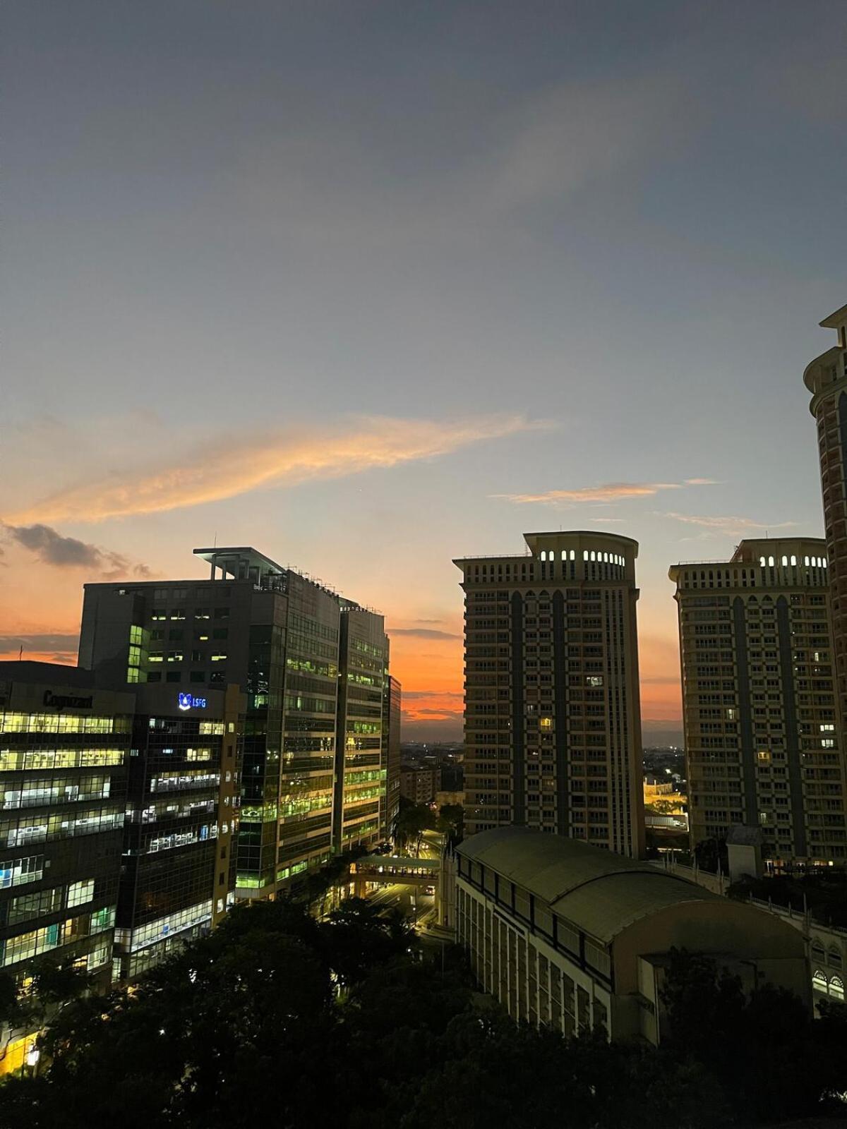Bgc Venice Grand Canal Staycation * Manila