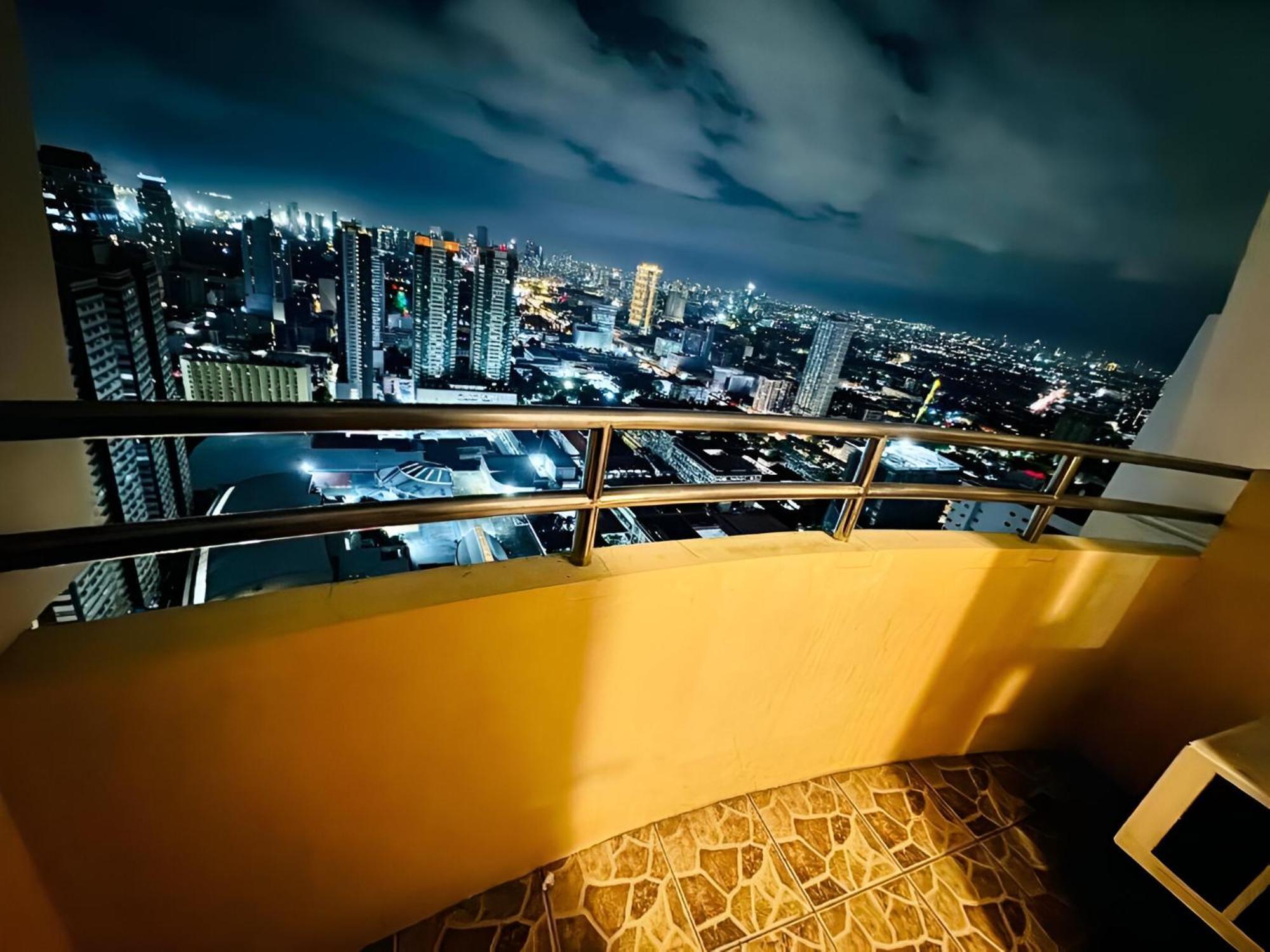 Apartment In Birch Tower Malate - Infront Of Mall