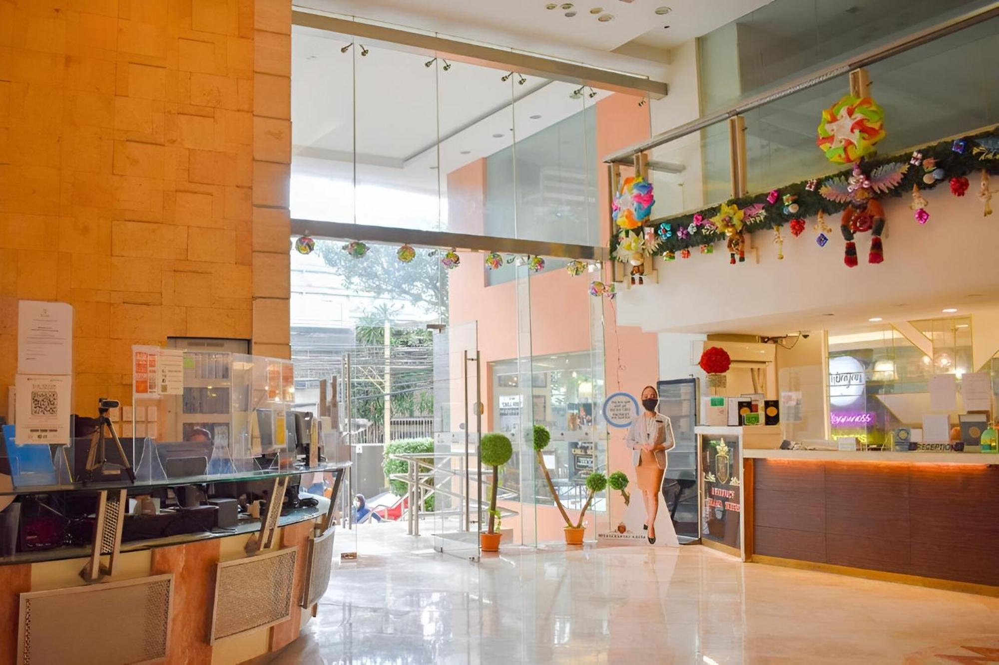 Apartment In Birch Tower Malate - Infront Of Mall *