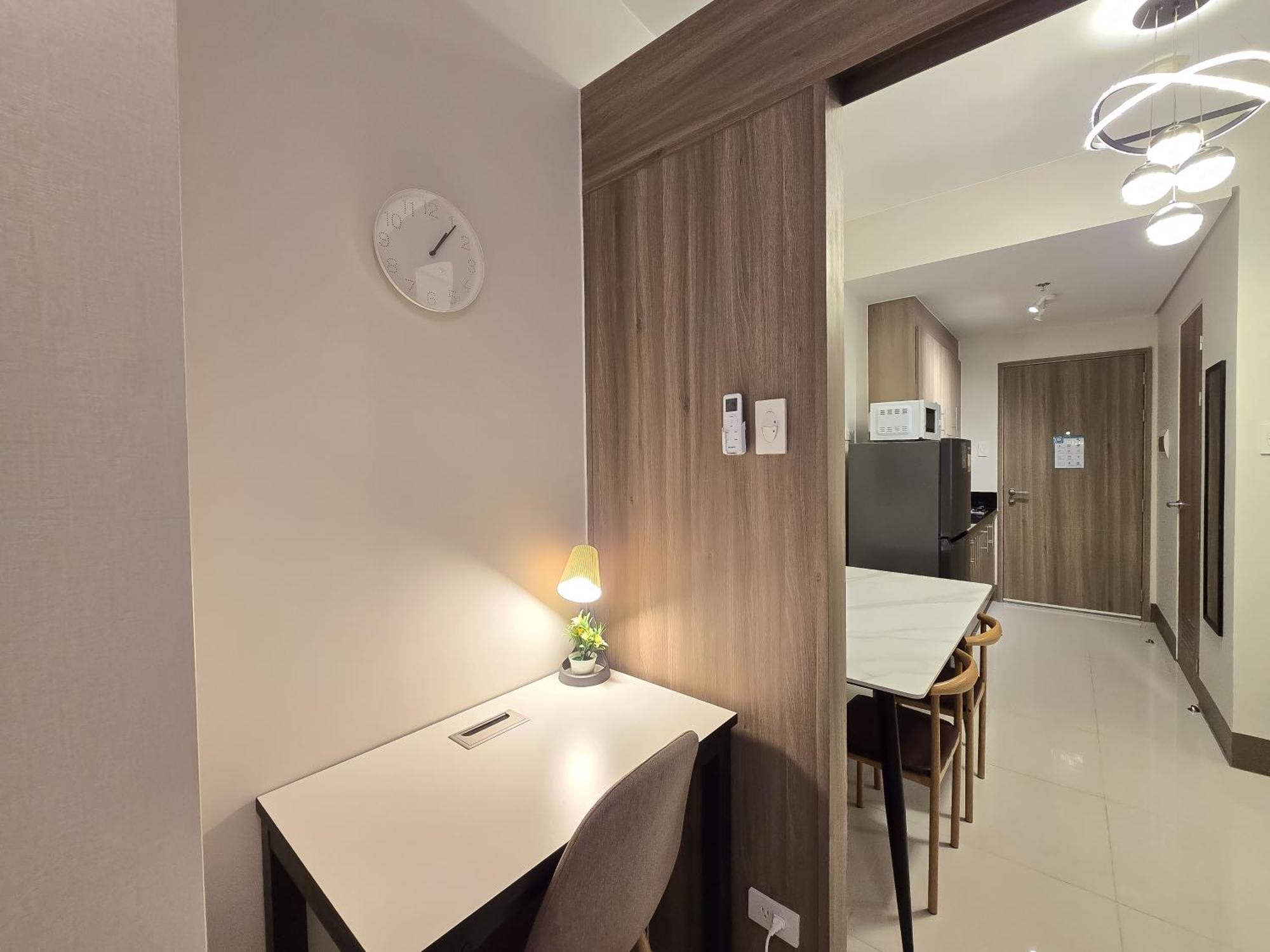 Apartment 1br Unit Condotel W Balcony Fame Residences #fm10 Manila