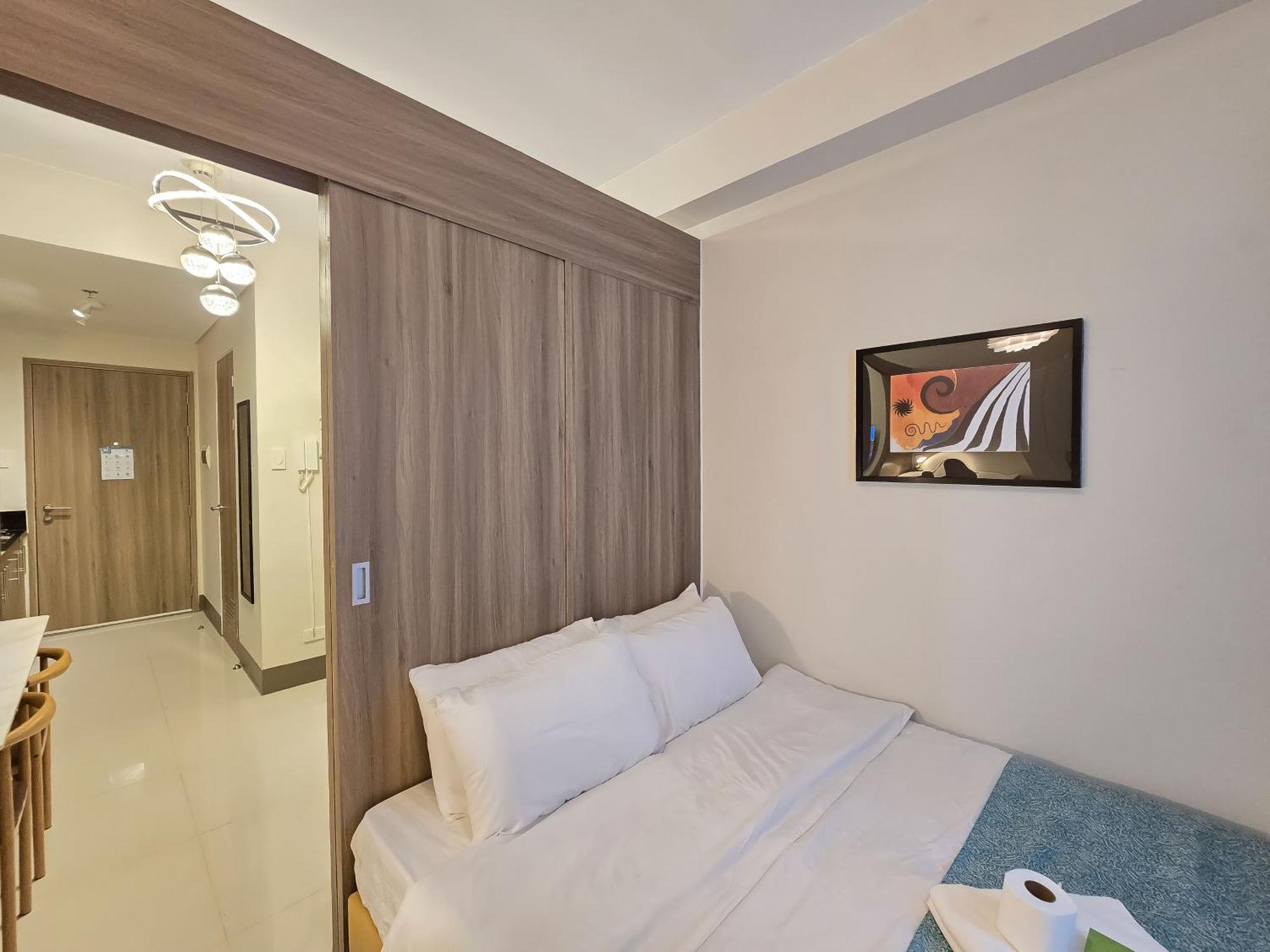 1br Unit Condotel W Balcony Fame Residences #fm10 Manila