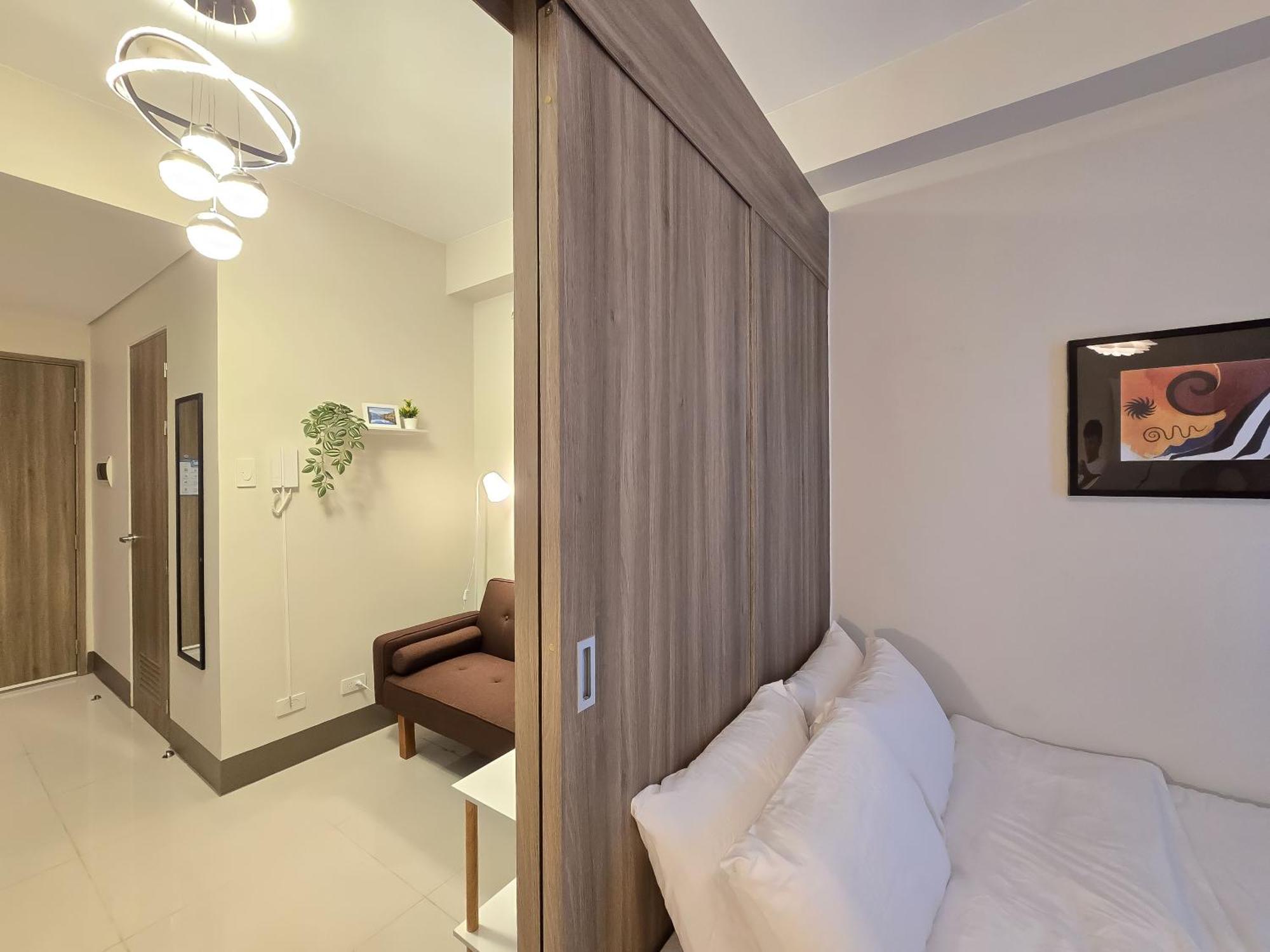 1br Unit Condotel W Balcony Fame Residences #fm10 * Manila
