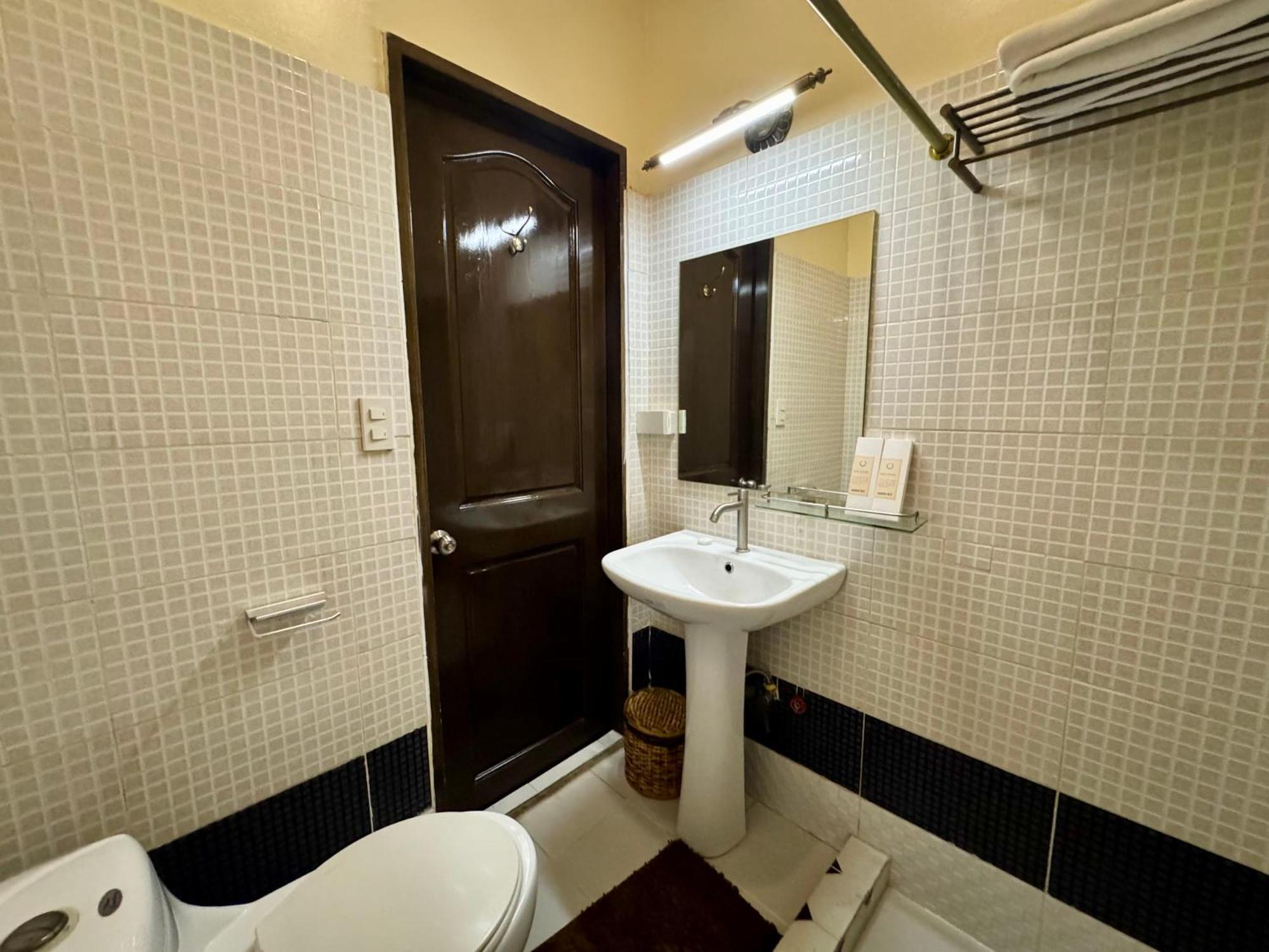 Park Avenue Guest House 2443 Pasay City 2*