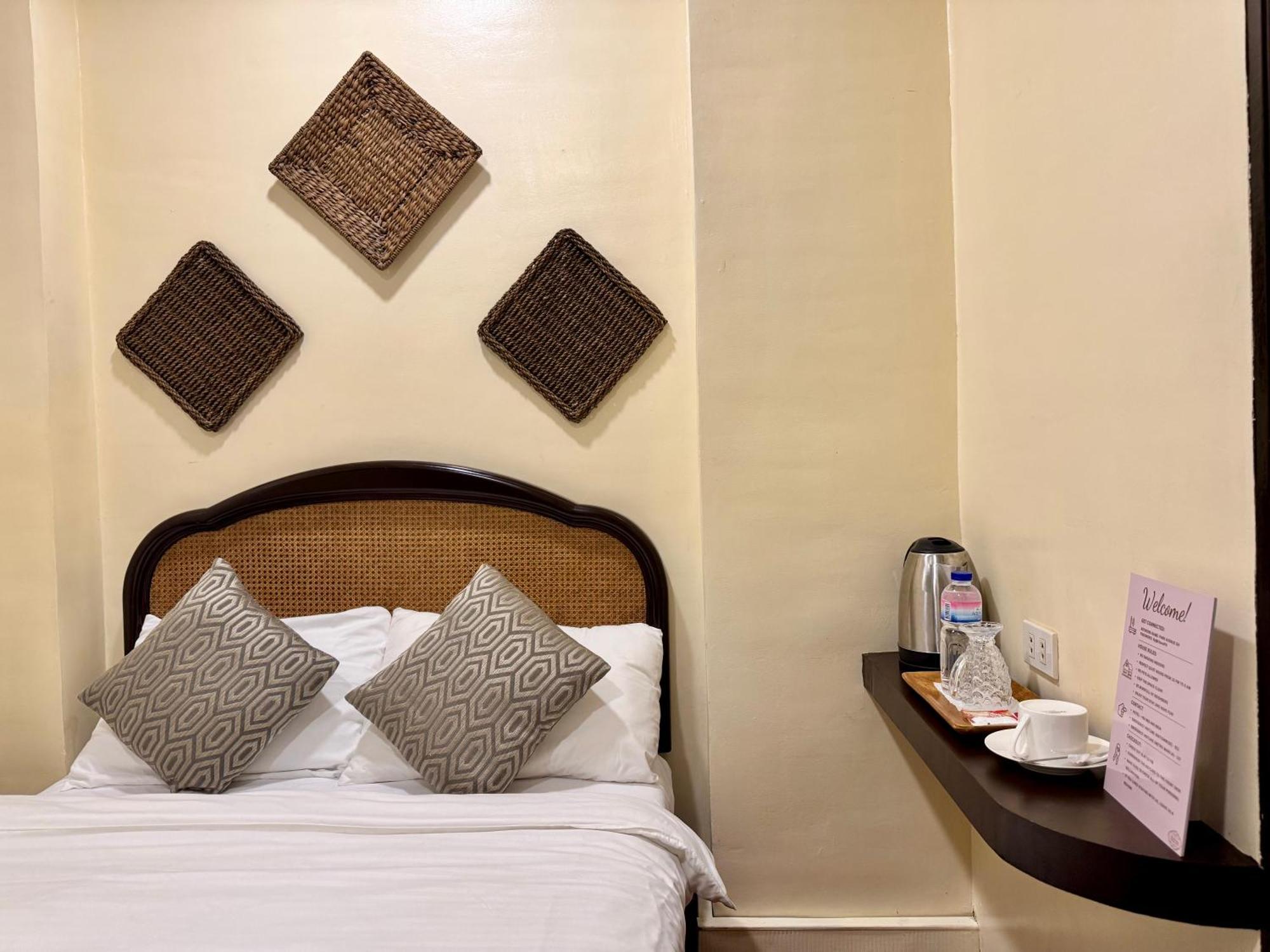 Park Avenue Guest House 2443 Pasay City