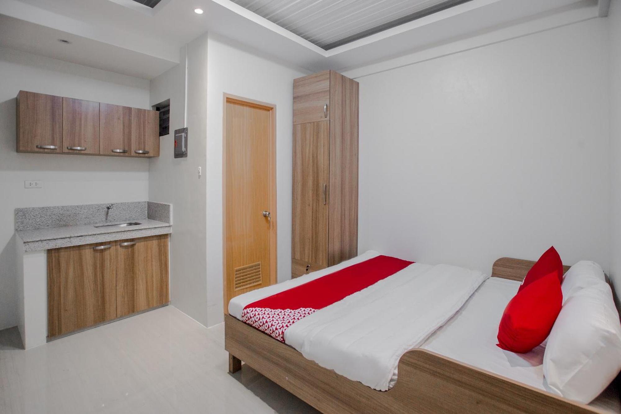 Oyo 605 The Quarters Hotel