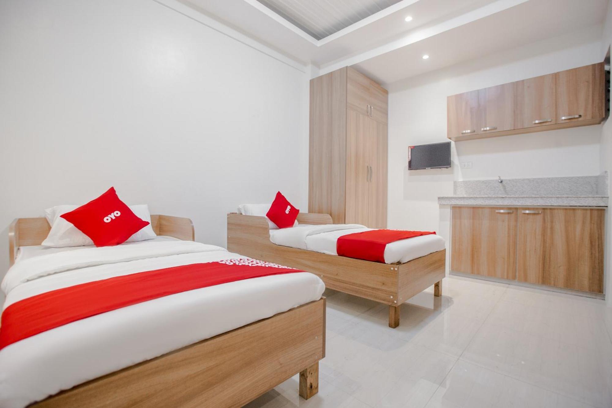 Oyo 605 The Quarters Hotel