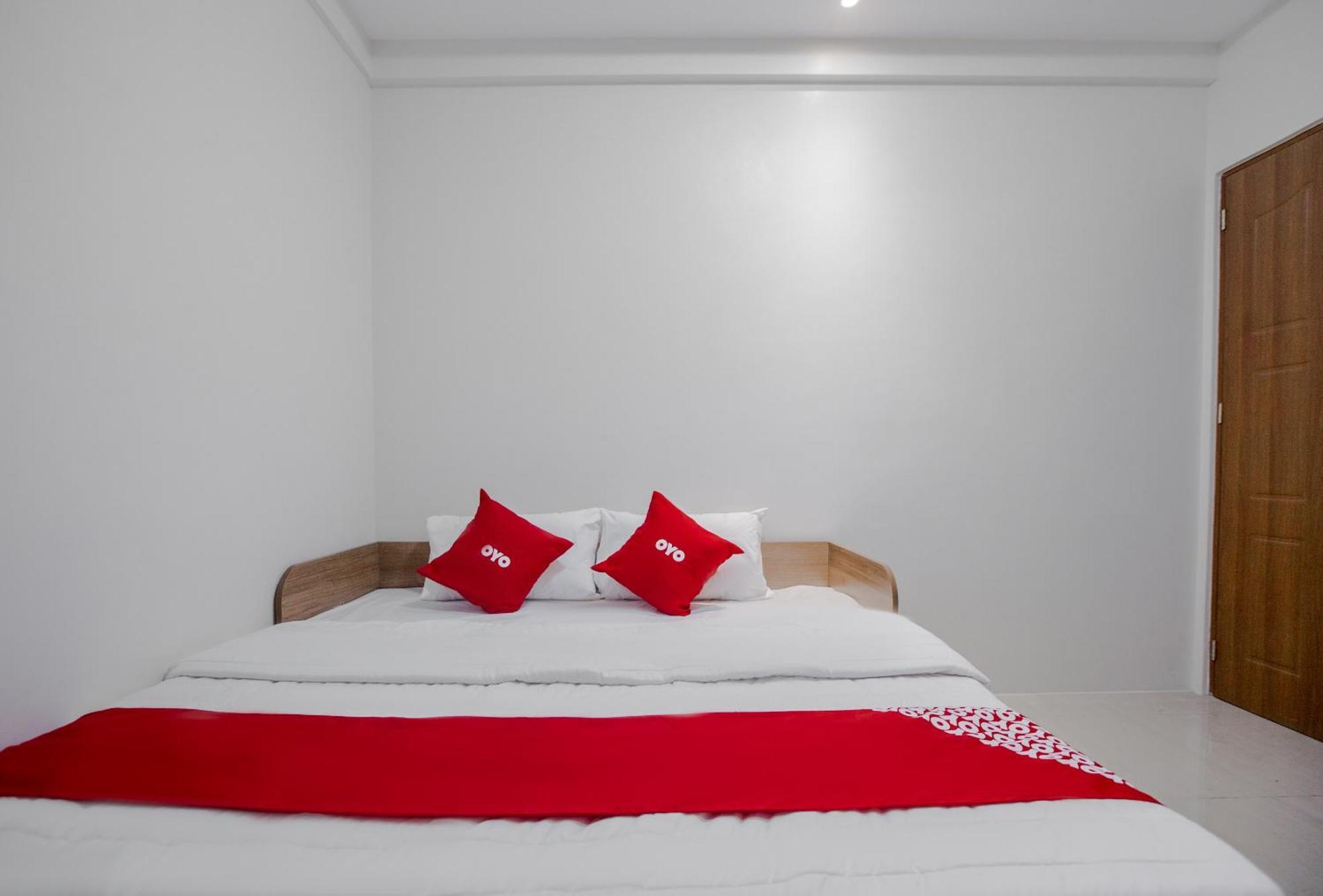 Hotel Oyo 605 The Quarters 2*