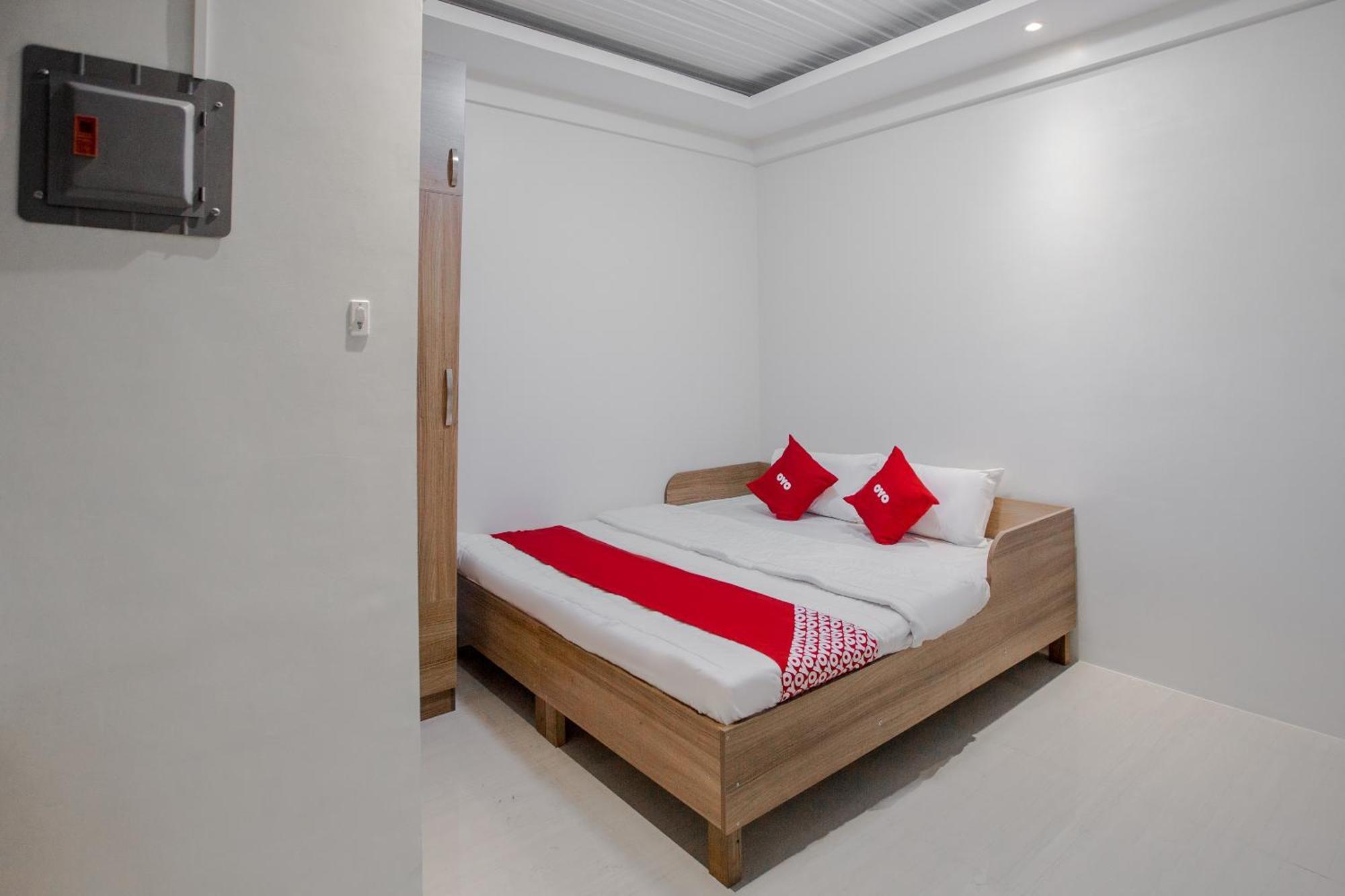 Hotel Oyo 605 The Quarters 2*