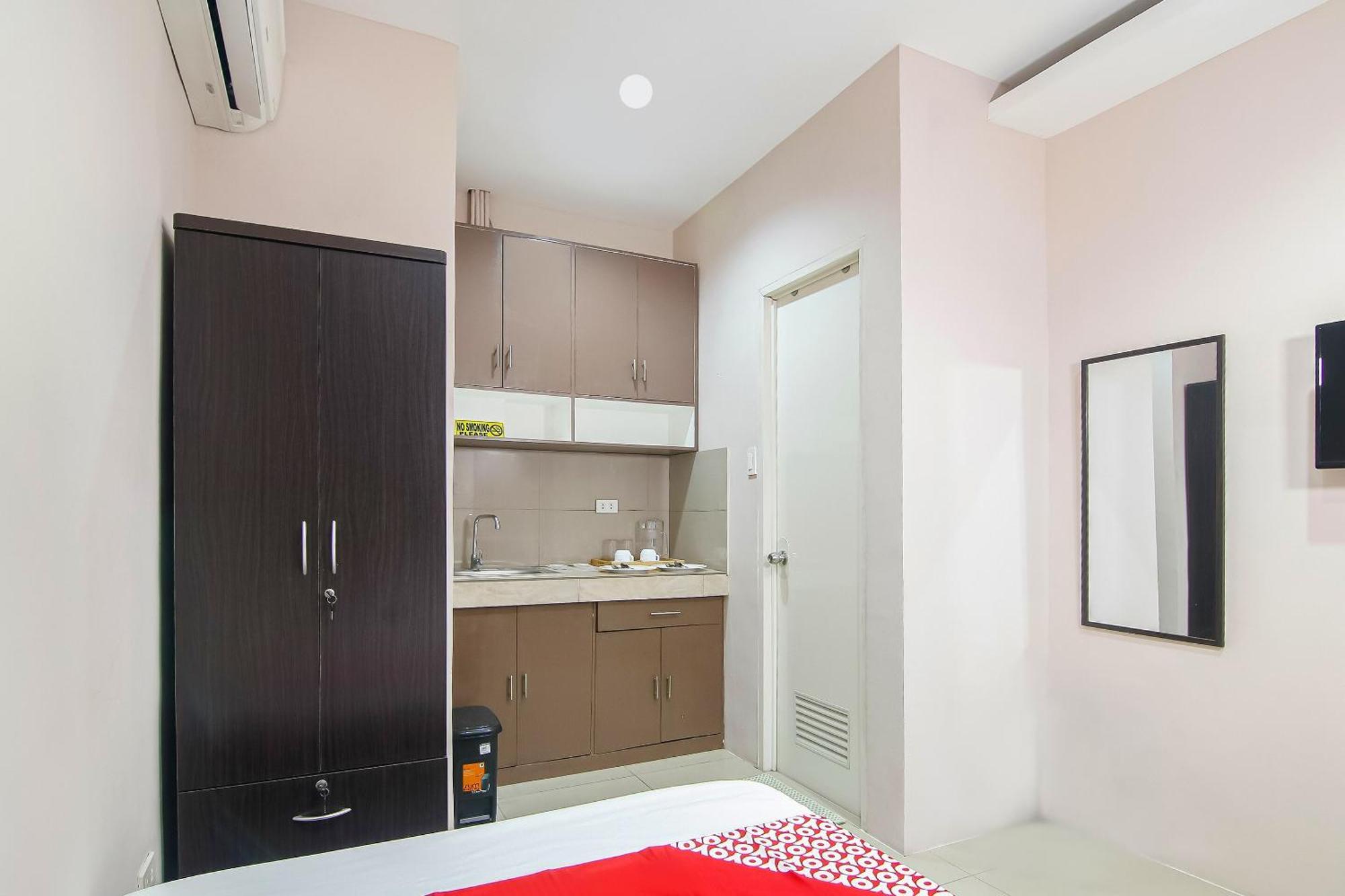 Oyo 766 Ichehan Hotel Manila