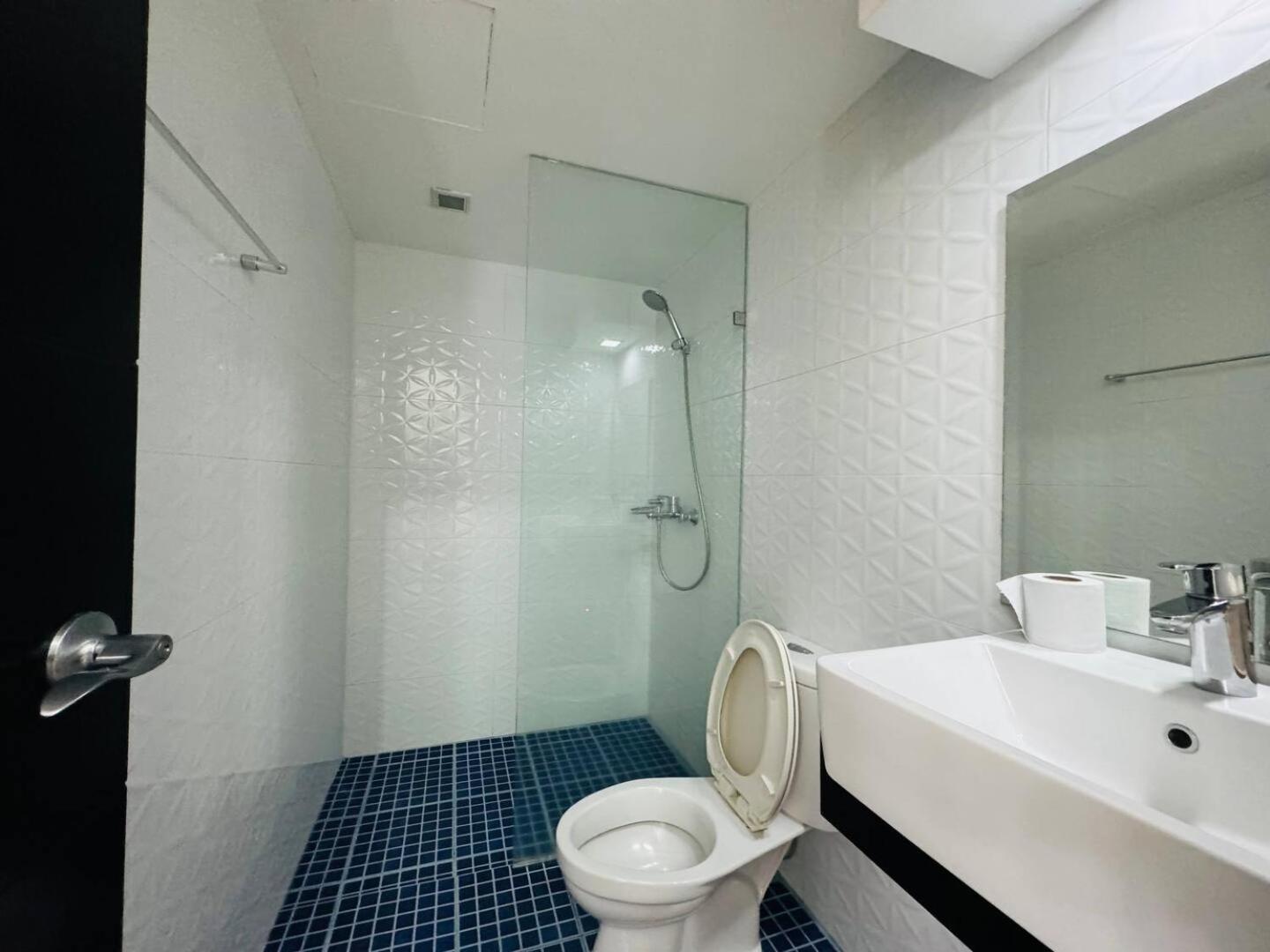 At Viceroy T4 Florence Way Apartment Manila