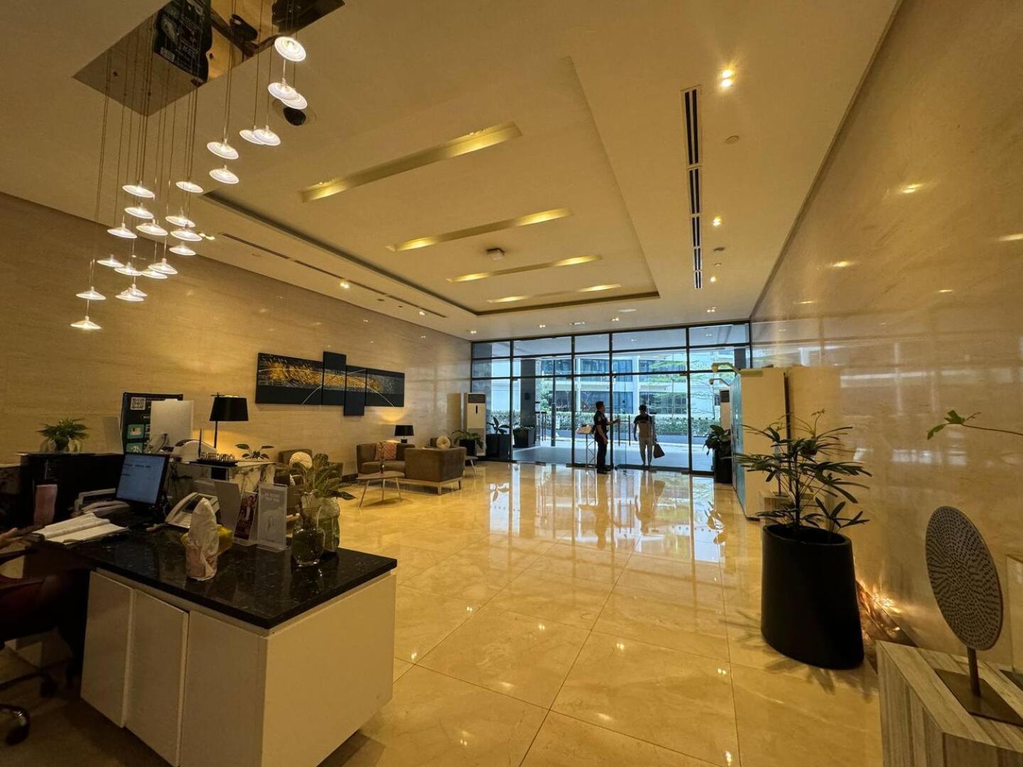 At Viceroy T4 Florence Way