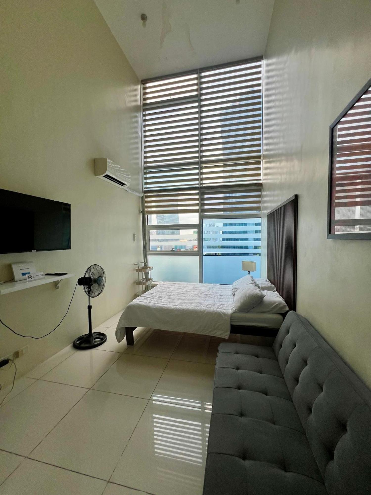 Cozy High Ceiling @ Ortigas Near Podium, Megamall *