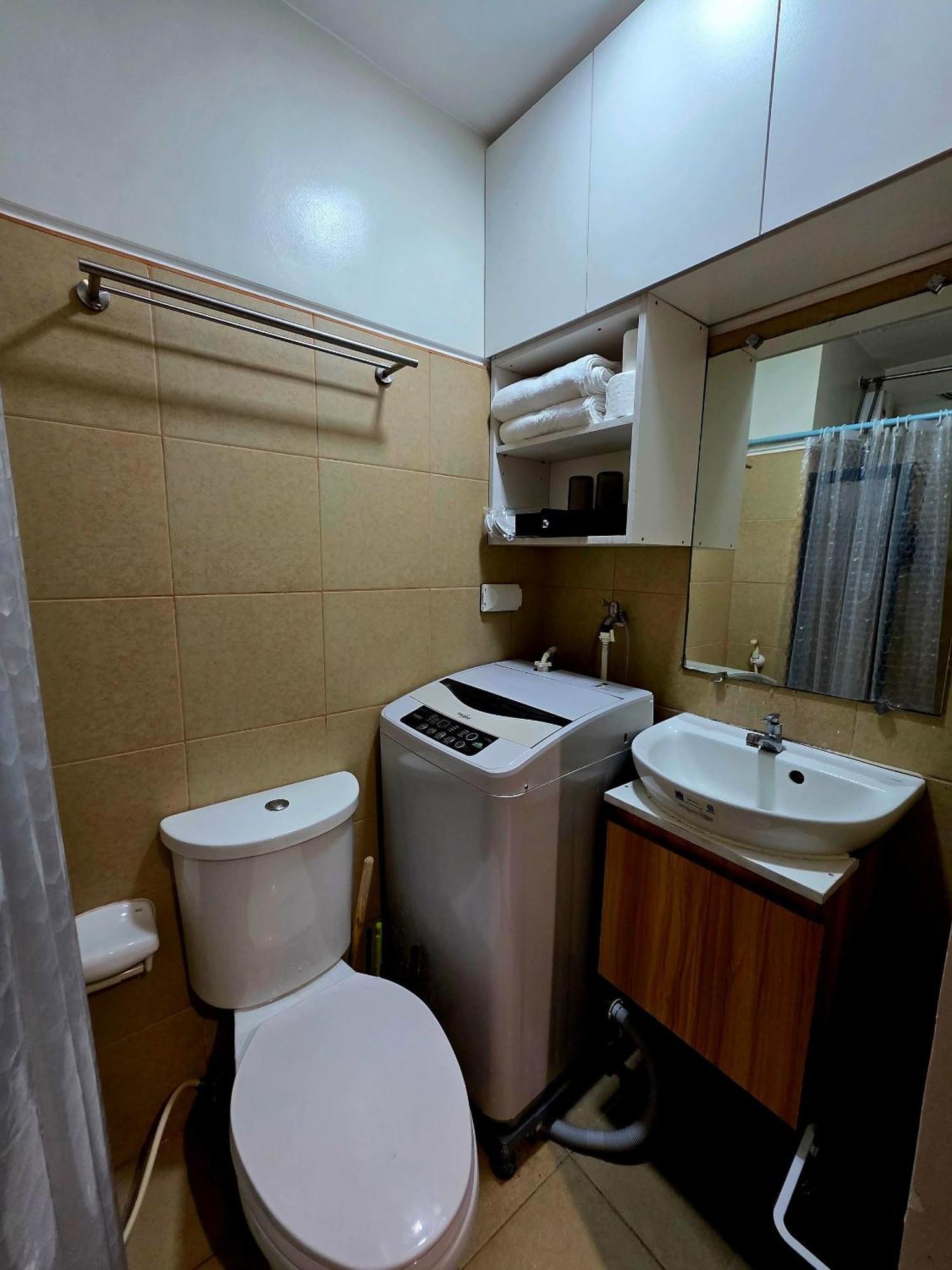 Apartment Field Residences - Reina