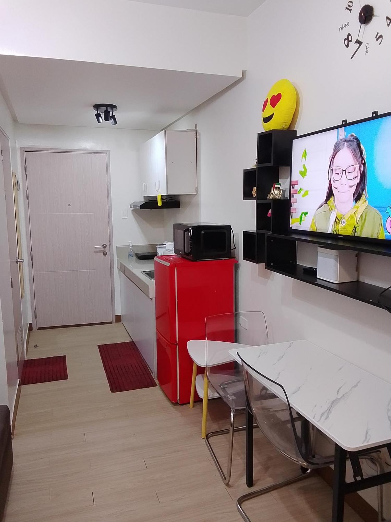Trees Residences 1 Bedroom With Netflix And Bluetootth Karaoke Speaker With 2 Mini Microphone Apartment Manila