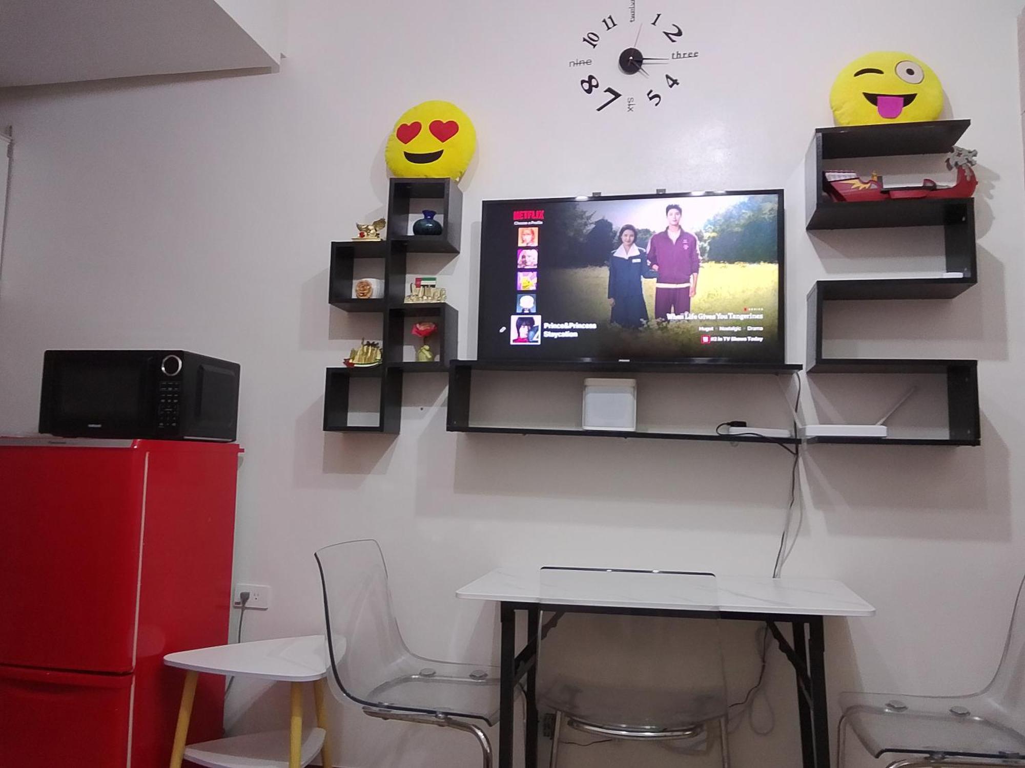 Apartment Trees Residences 1 Bedroom With Netflix And Bluetootth Karaoke Speaker With 2 Mini Microphone Manila