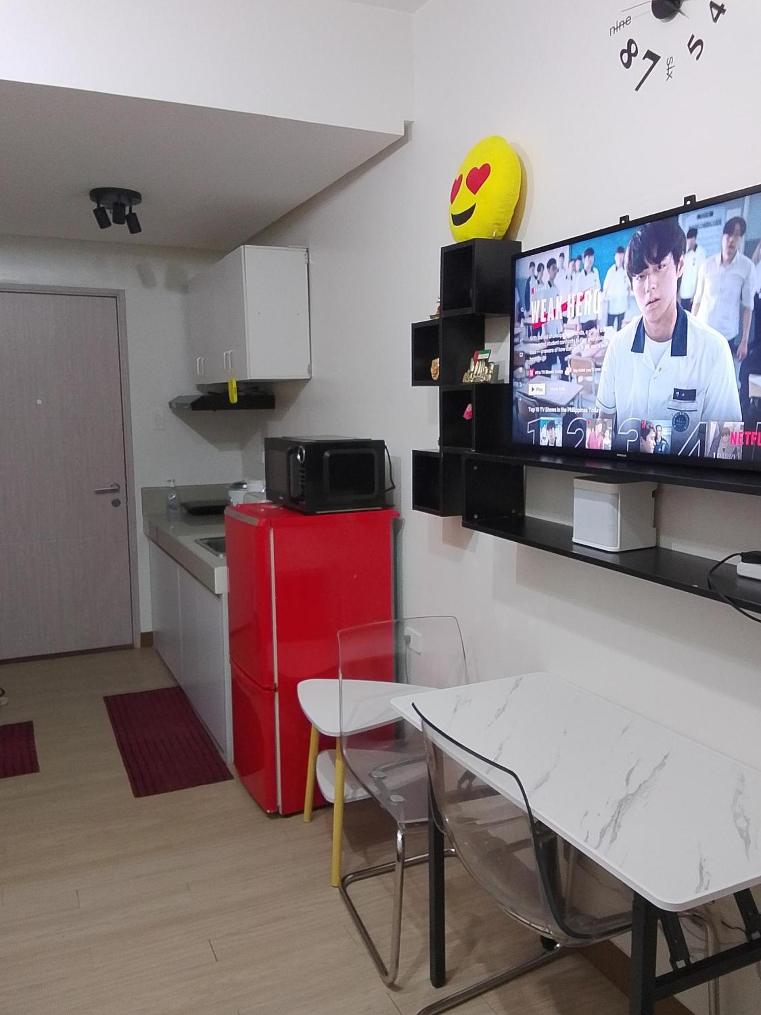 Trees Residences 1 Bedroom With Netflix And Bluetootth Karaoke Speaker With 2 Mini Microphone *