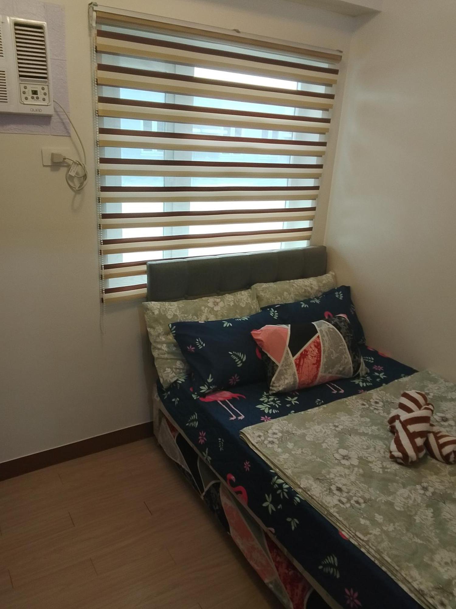 Trees Residences 1 Bedroom With Netflix And Bluetootth Karaoke Speaker With 2 Mini Microphone Manila