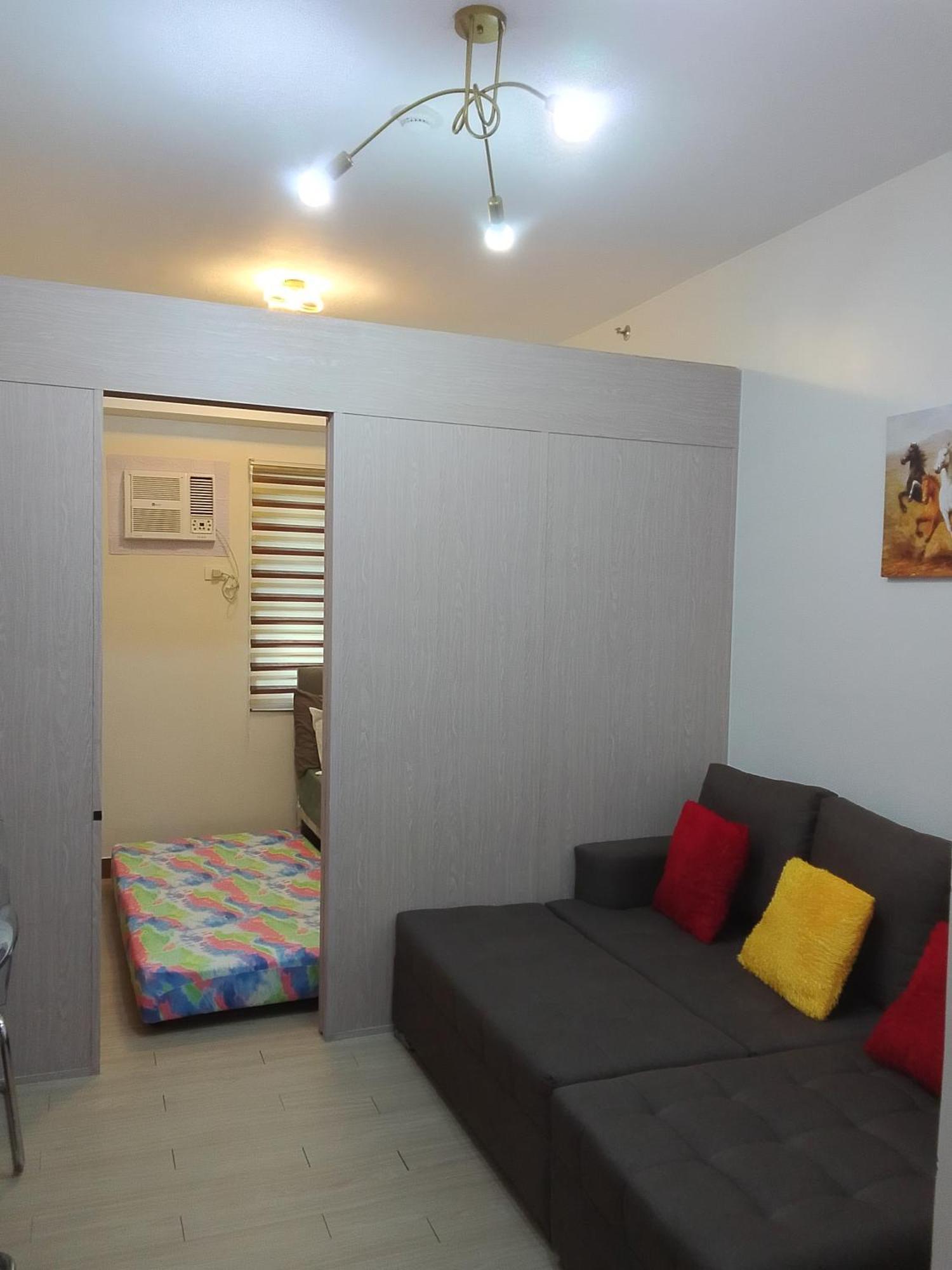 Trees Residences 1 Bedroom With Netflix And Bluetootth Karaoke Speaker With 2 Mini Microphone * Manila
