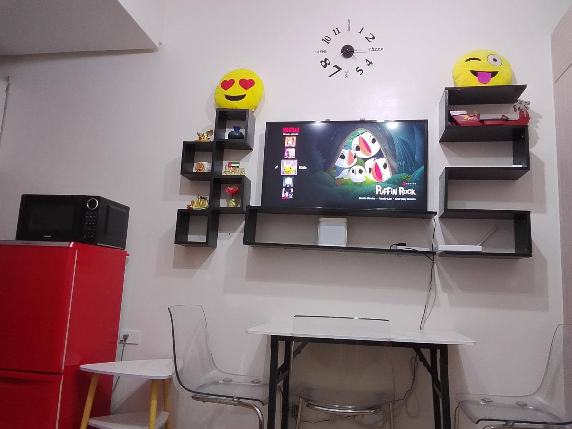 Trees Residences 1 Bedroom With Netflix And Bluetootth Karaoke Speaker With 2 Mini Microphone Apartment Manila