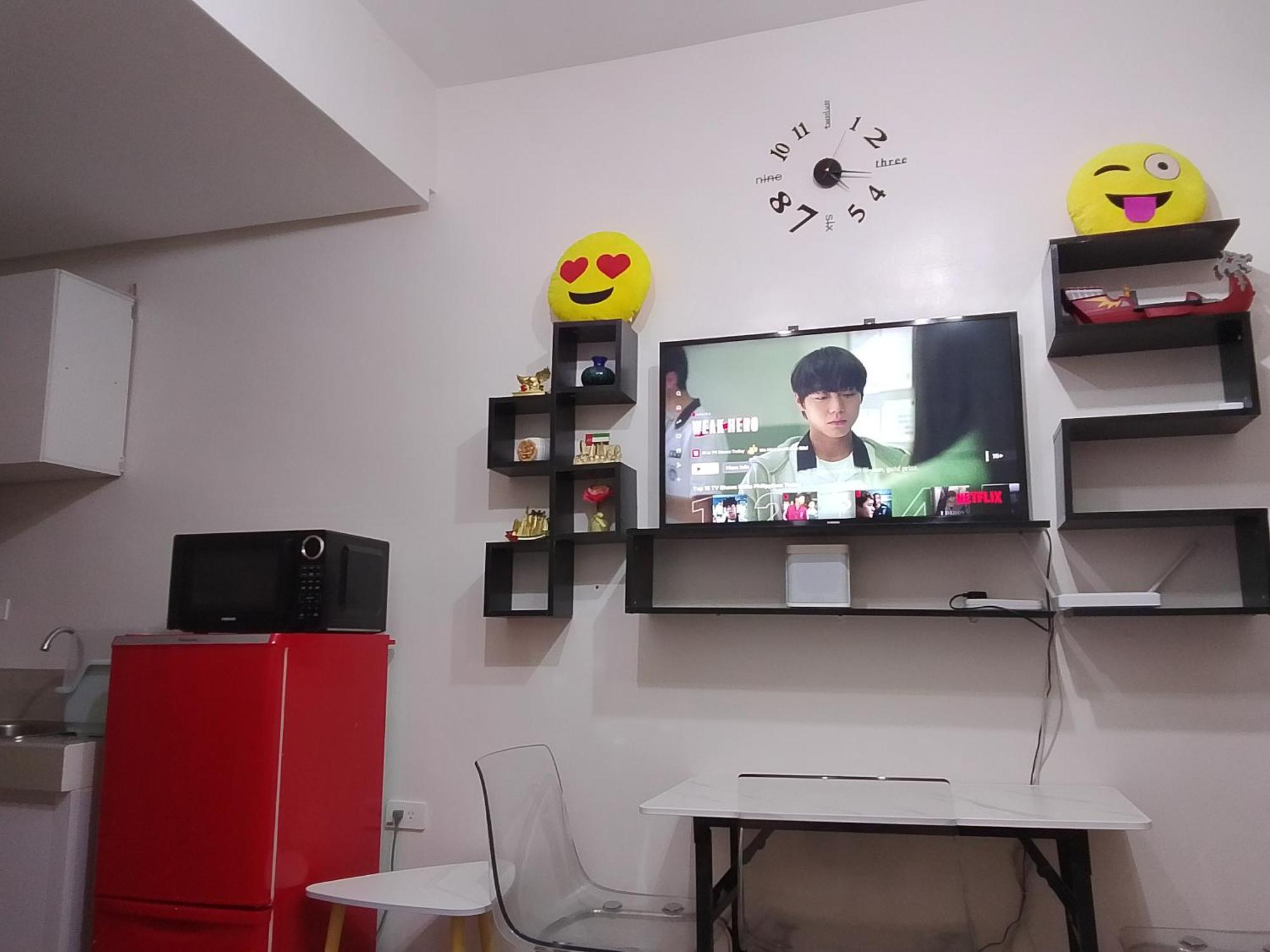 Apartment Trees Residences 1 Bedroom With Netflix And Bluetootth Karaoke Speaker With 2 Mini Microphone Manila