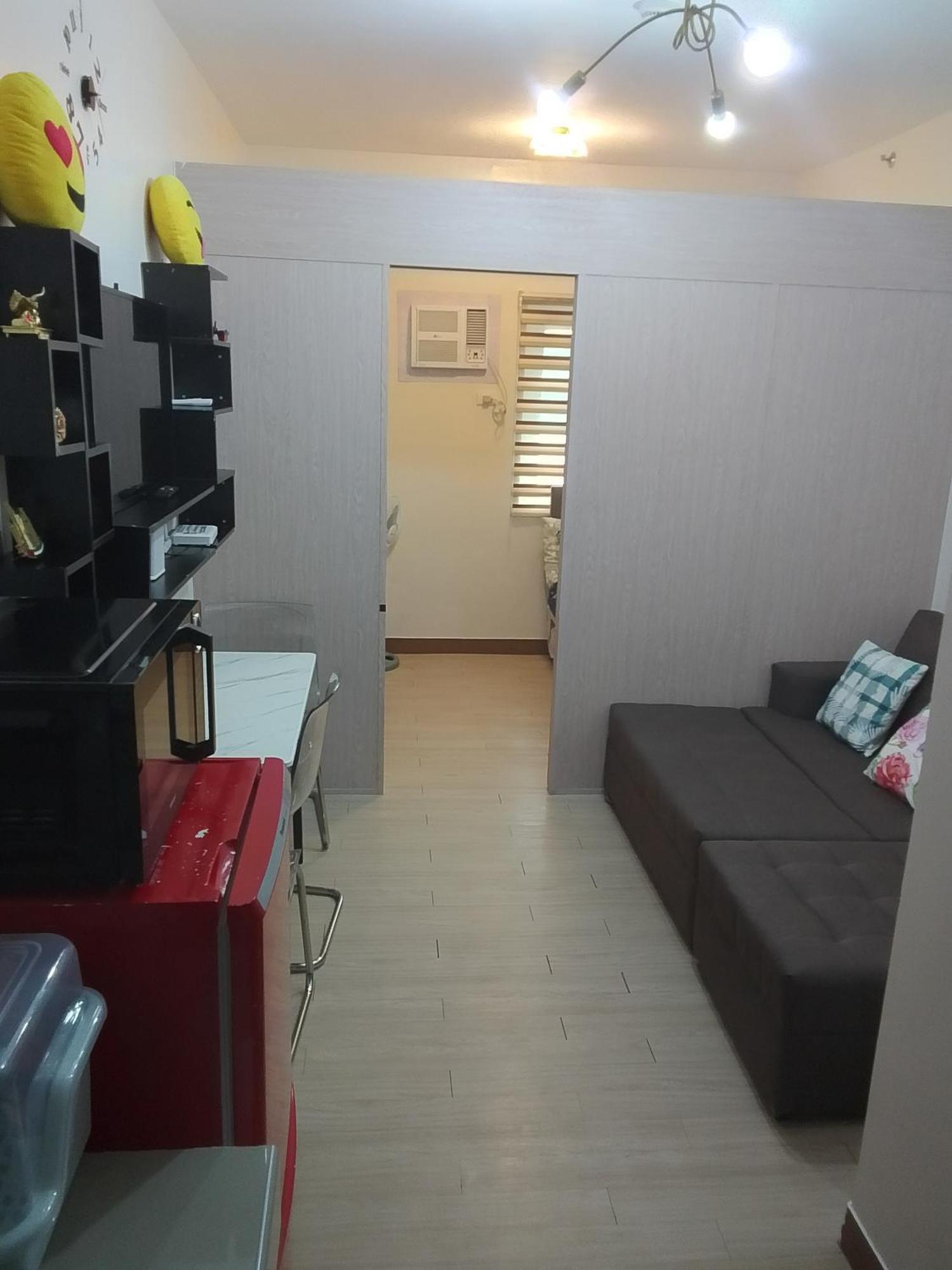 Trees Residences 1 Bedroom With Netflix And Bluetootth Karaoke Speaker With 2 Mini Microphone * Manila