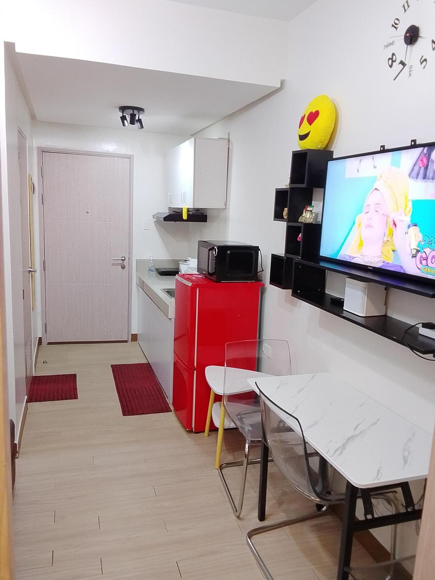 Apartment Trees Residences 1 Bedroom With Netflix And Bluetootth Karaoke Speaker With 2 Mini Microphone *