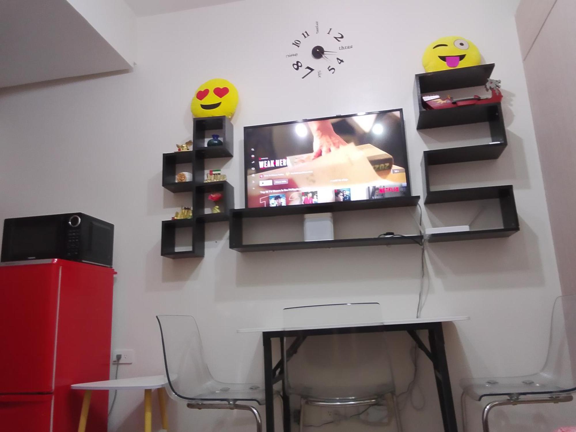 Trees Residences 1 Bedroom With Netflix And Bluetootth Karaoke Speaker With 2 Mini Microphone Manila