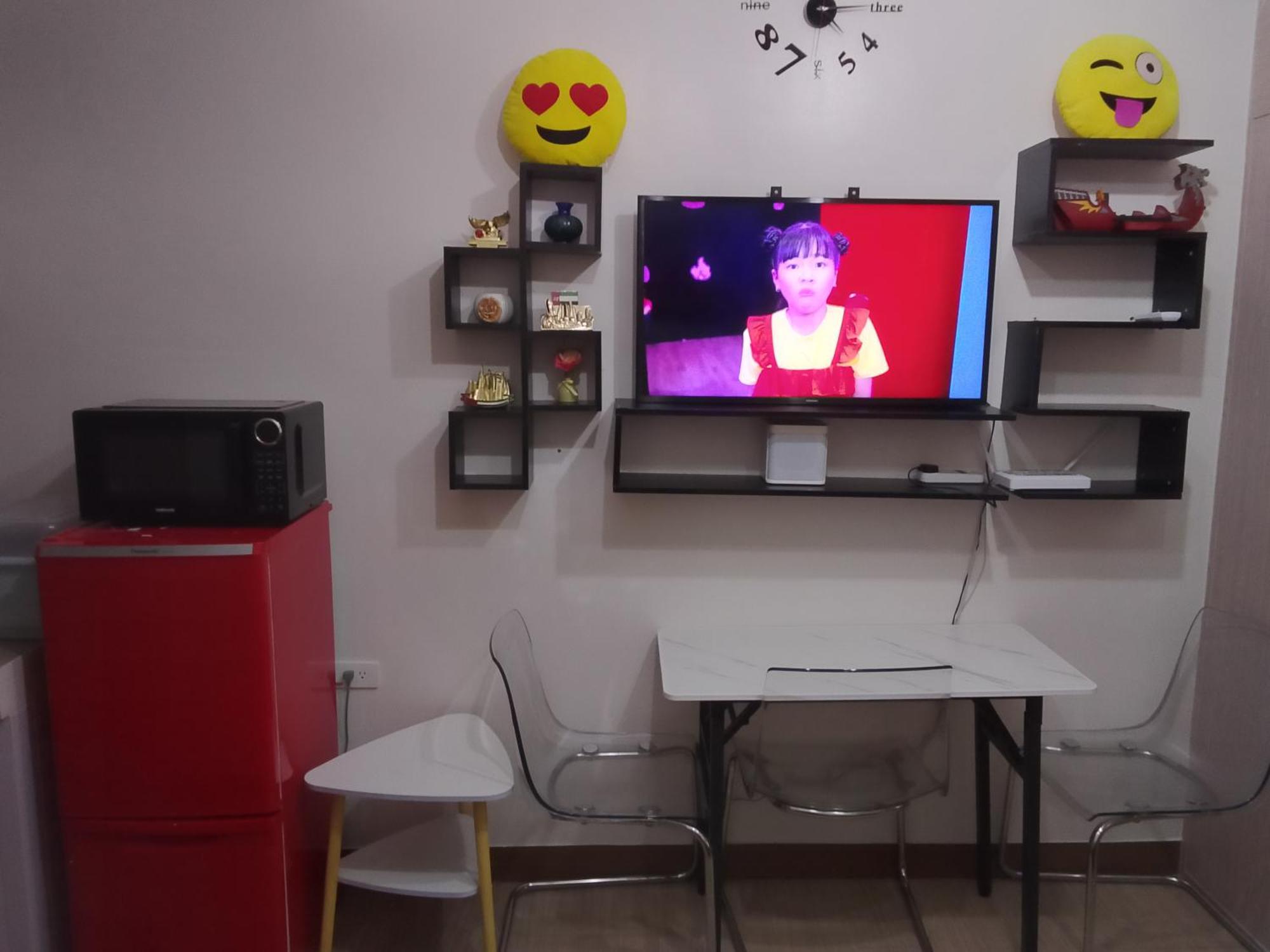 Trees Residences 1 Bedroom With Netflix And Bluetootth Karaoke Speaker With 2 Mini Microphone Apartment