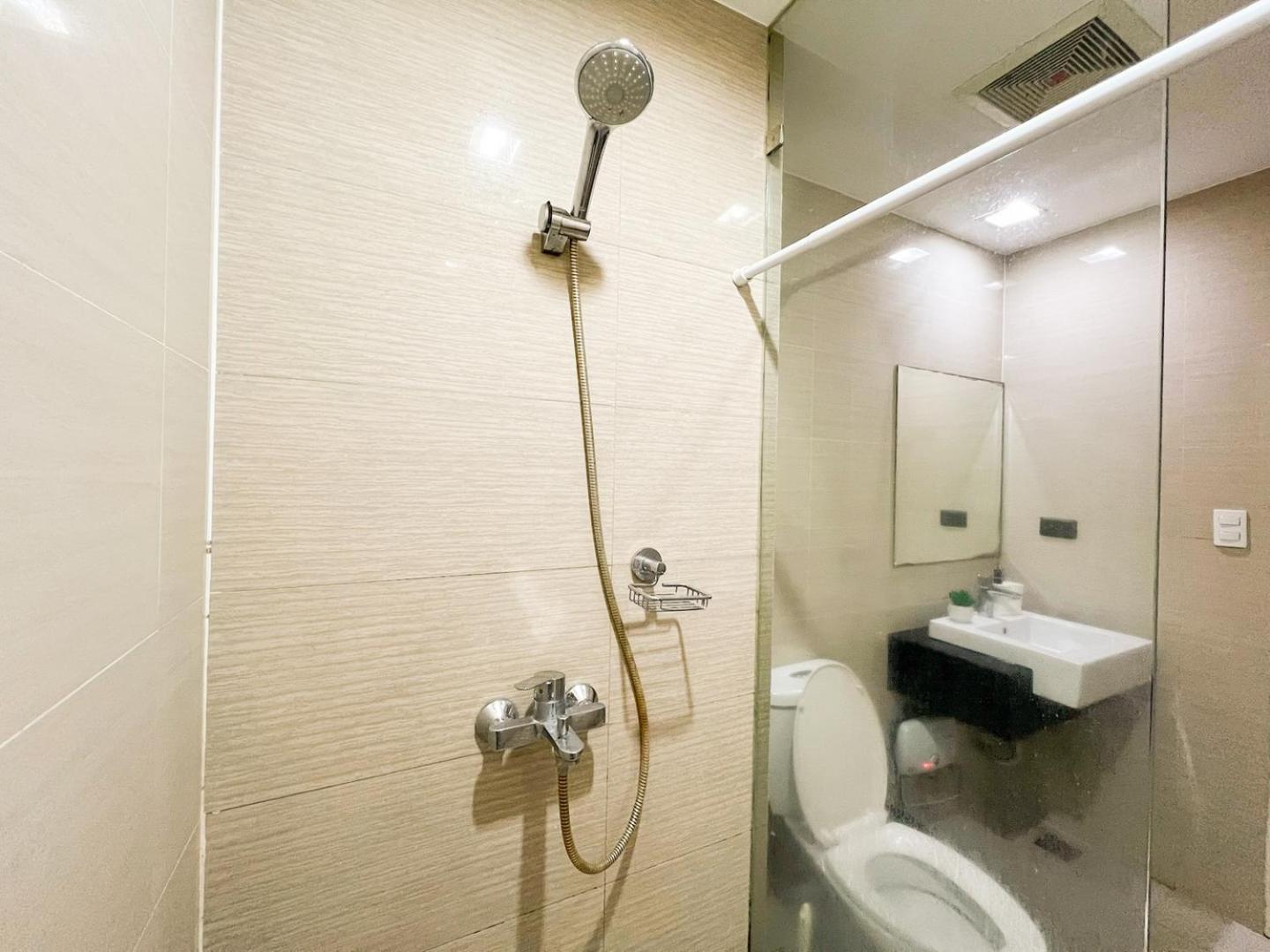 Prime Bgc Next To Venice Mall #vlrtc17e Holiday home