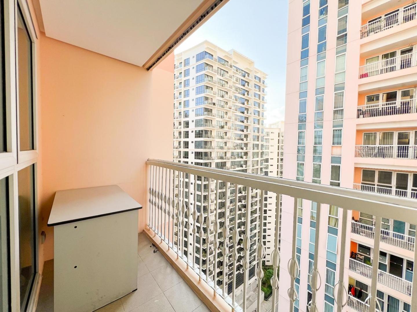 Holiday home Cozy Bgc Condo, Venice Grand Canal #vlrtc18e Manila