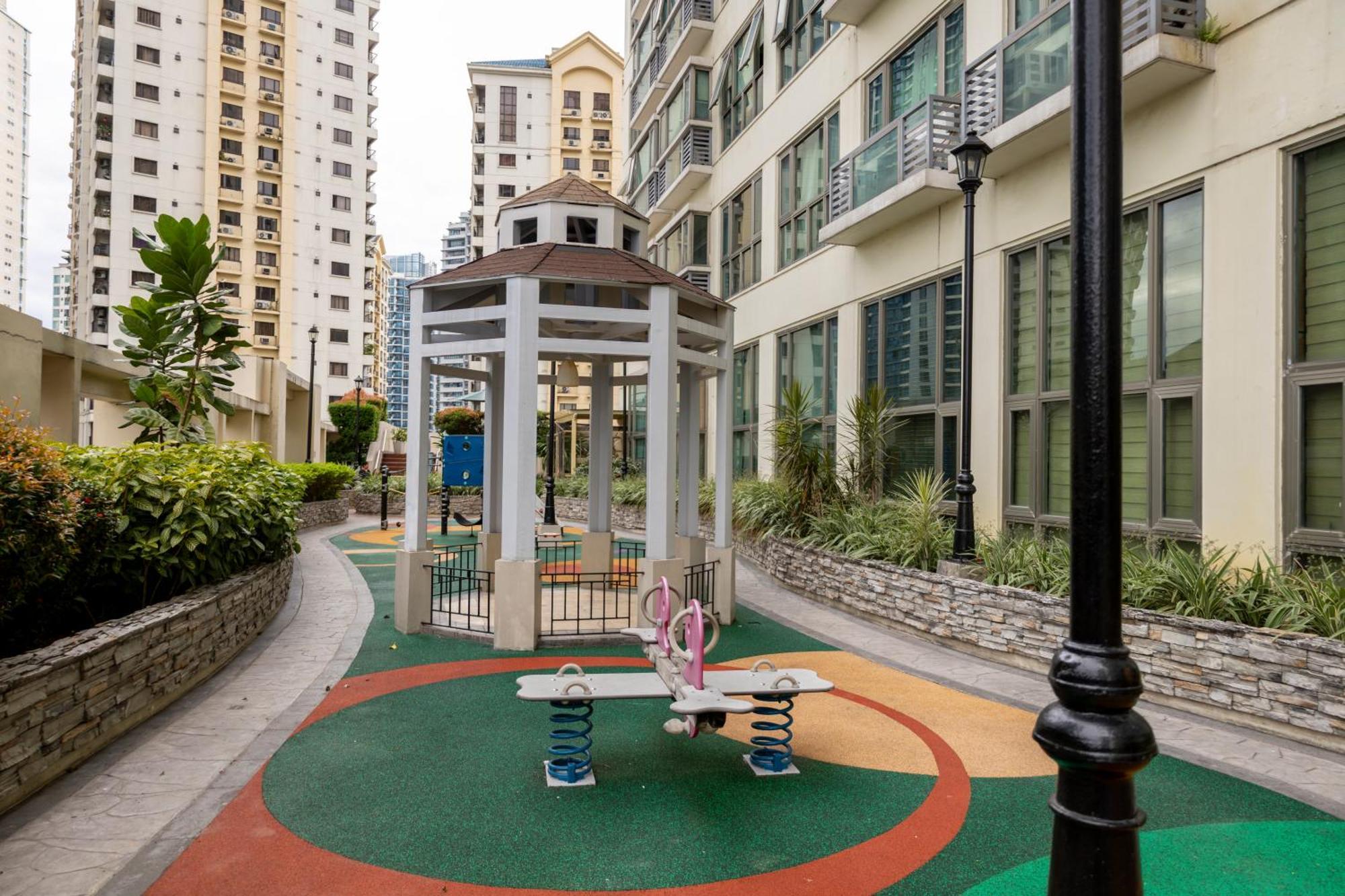 Forbeswood Parklane 1br With Golf View