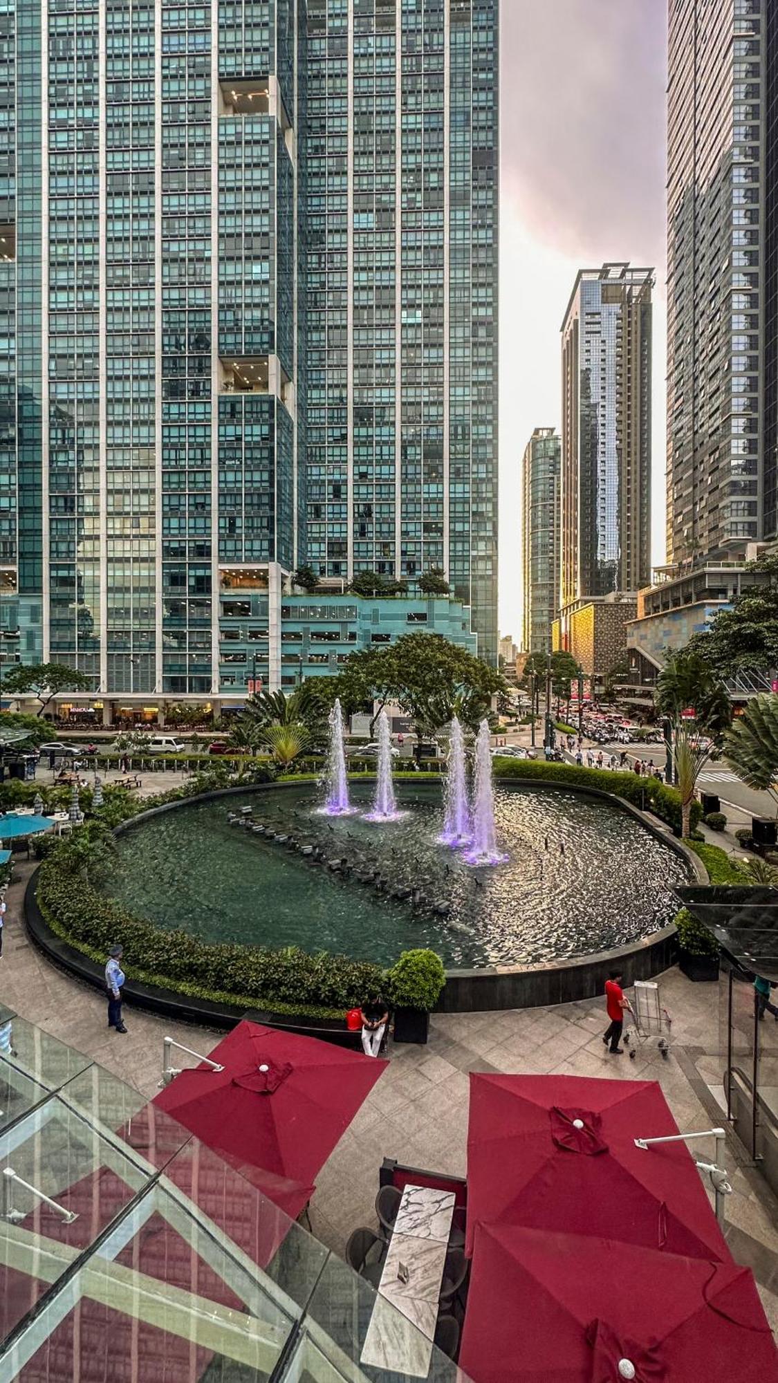 Forbeswood Parklane 1br With Golf View Manila