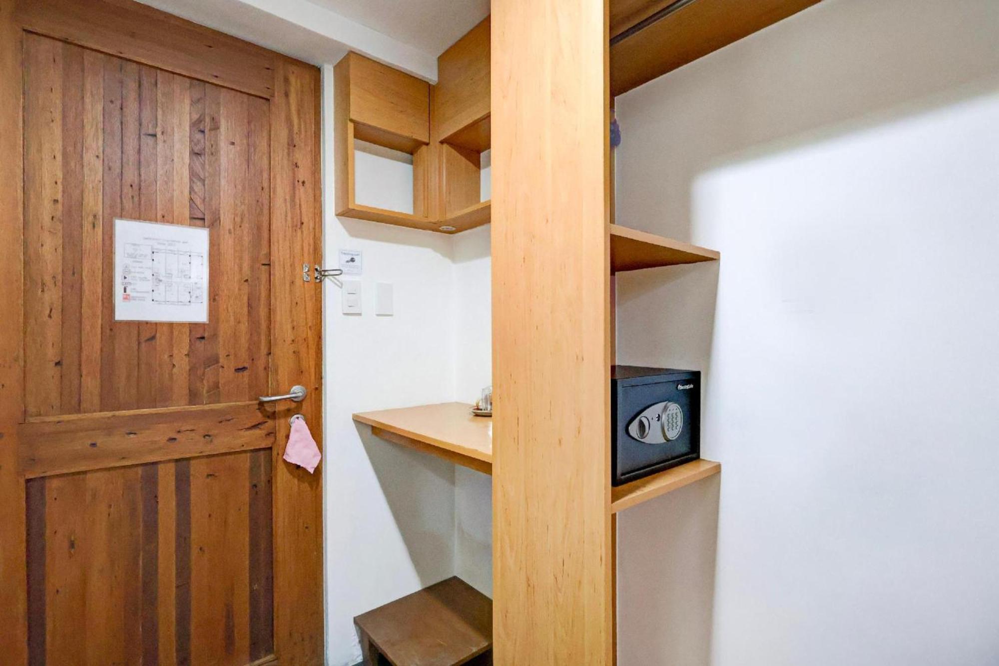 Townhouse Oak Brblock Boutique & Residences, Kalayaan Avenue, Near Ayala Mall, Poblacion, Makati,