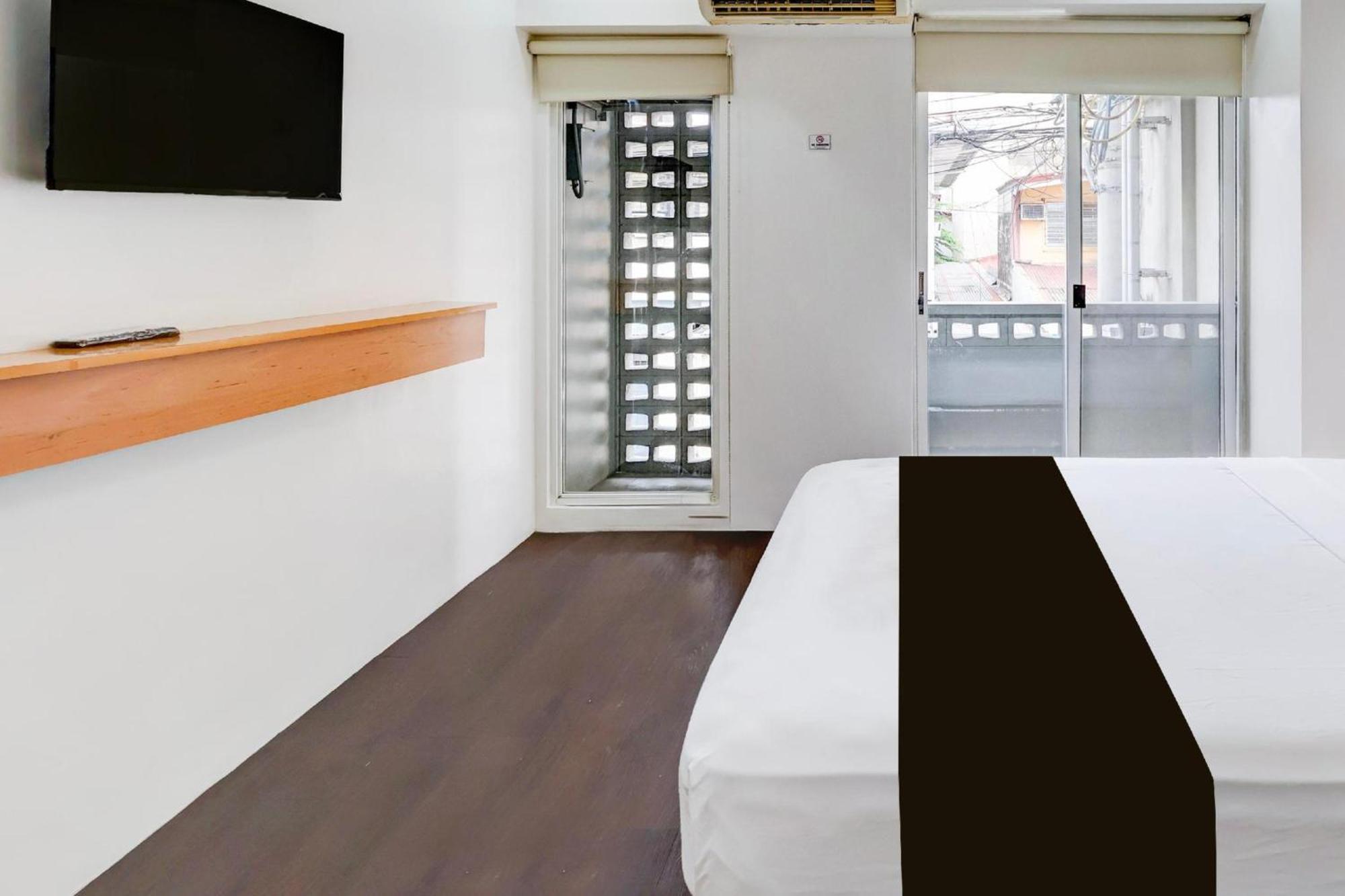 Townhouse Oak Brblock Boutique & Residences, Kalayaan Avenue, Near Ayala Mall, Poblacion, Makati, Hotel 3*