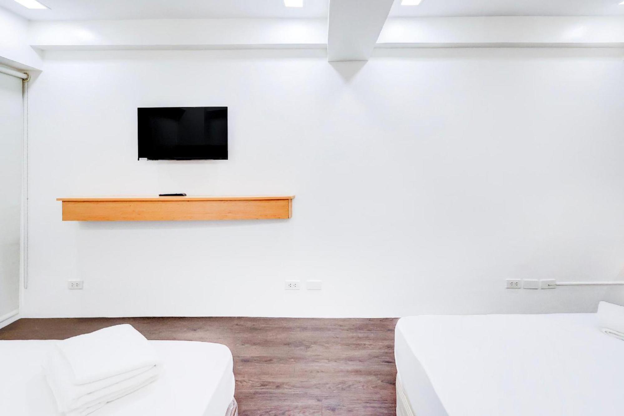 Hotel Townhouse Oak Brblock Boutique & Residences, Kalayaan Avenue, Near Ayala Mall, Poblacion, Makati, 3*