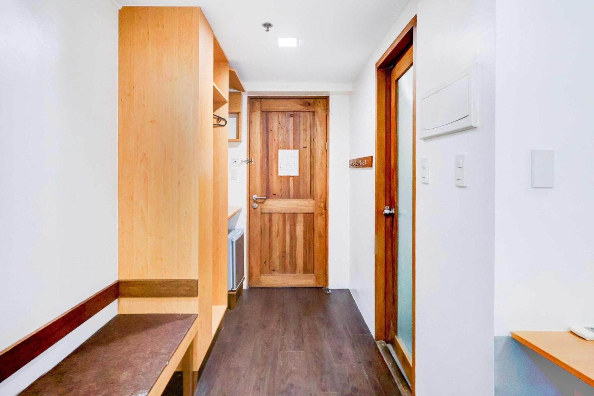Townhouse Oak Brblock Boutique & Residences, Kalayaan Avenue, Near Ayala Mall, Poblacion, Makati,