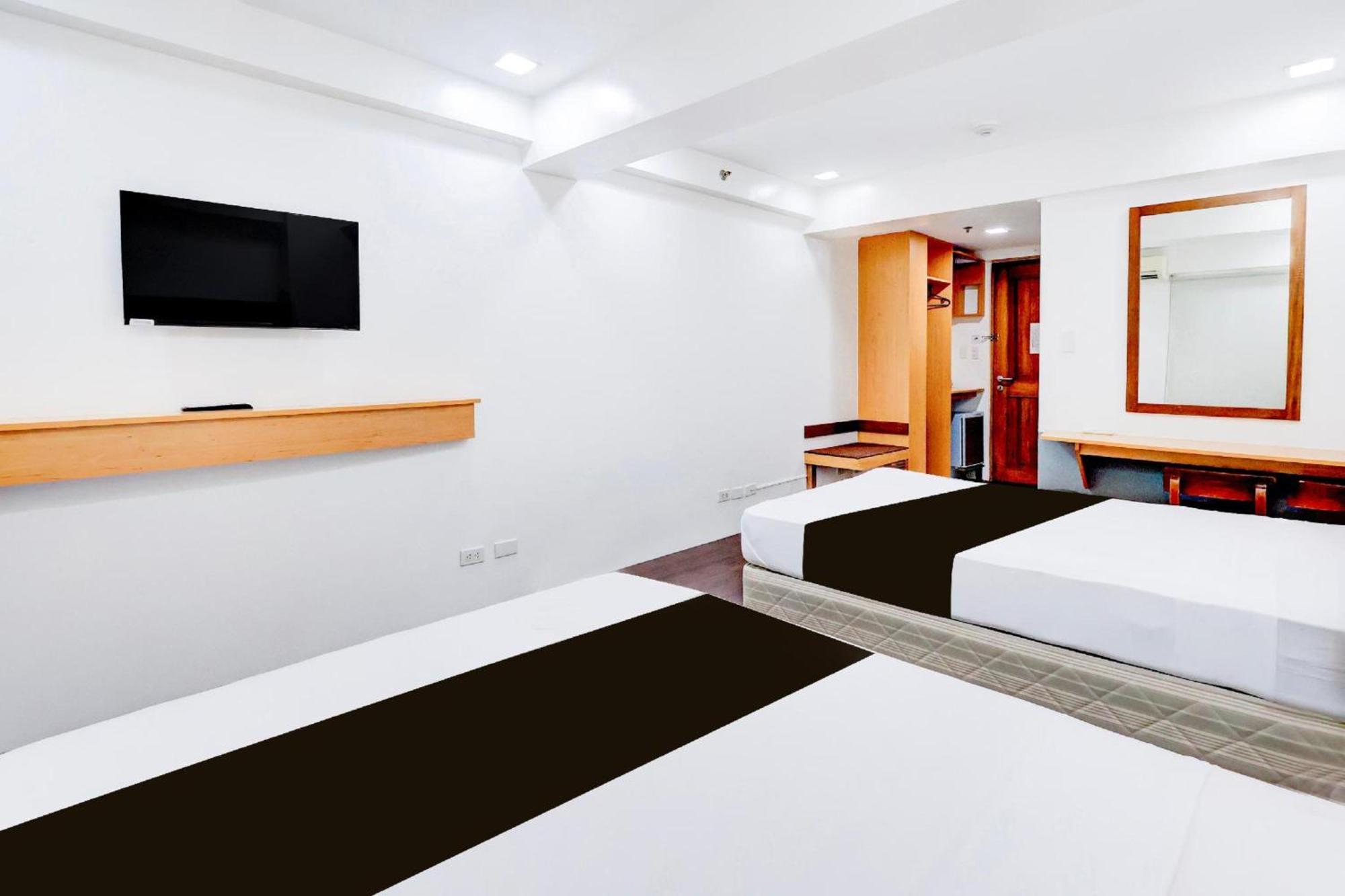 Townhouse Oak Brblock Boutique & Residences, Kalayaan Avenue, Near Ayala Mall, Poblacion, Makati, 3*