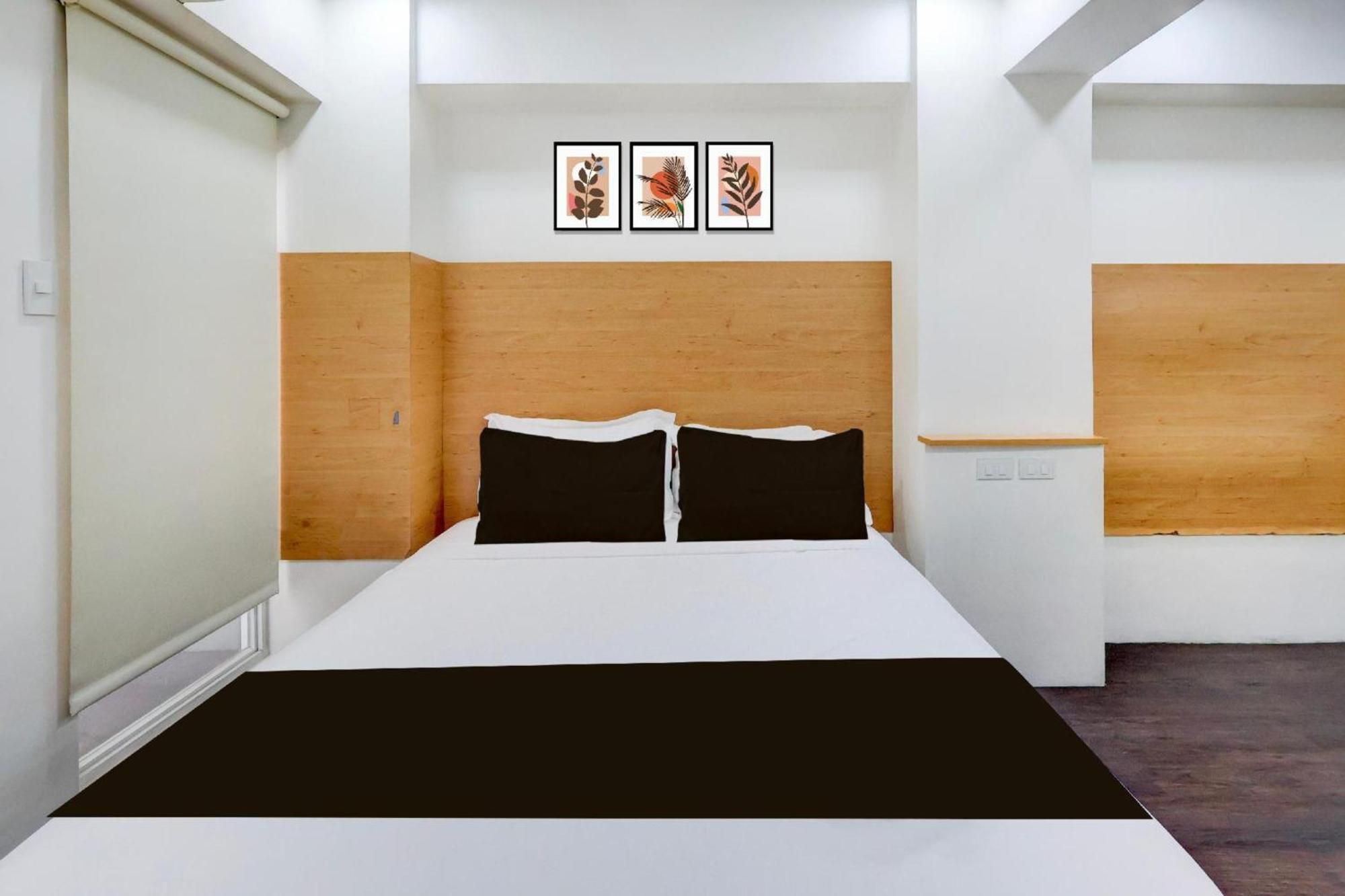 Hotel Townhouse Oak Brblock Boutique & Residences, Kalayaan Avenue, Near Ayala Mall, Poblacion, Makati,
