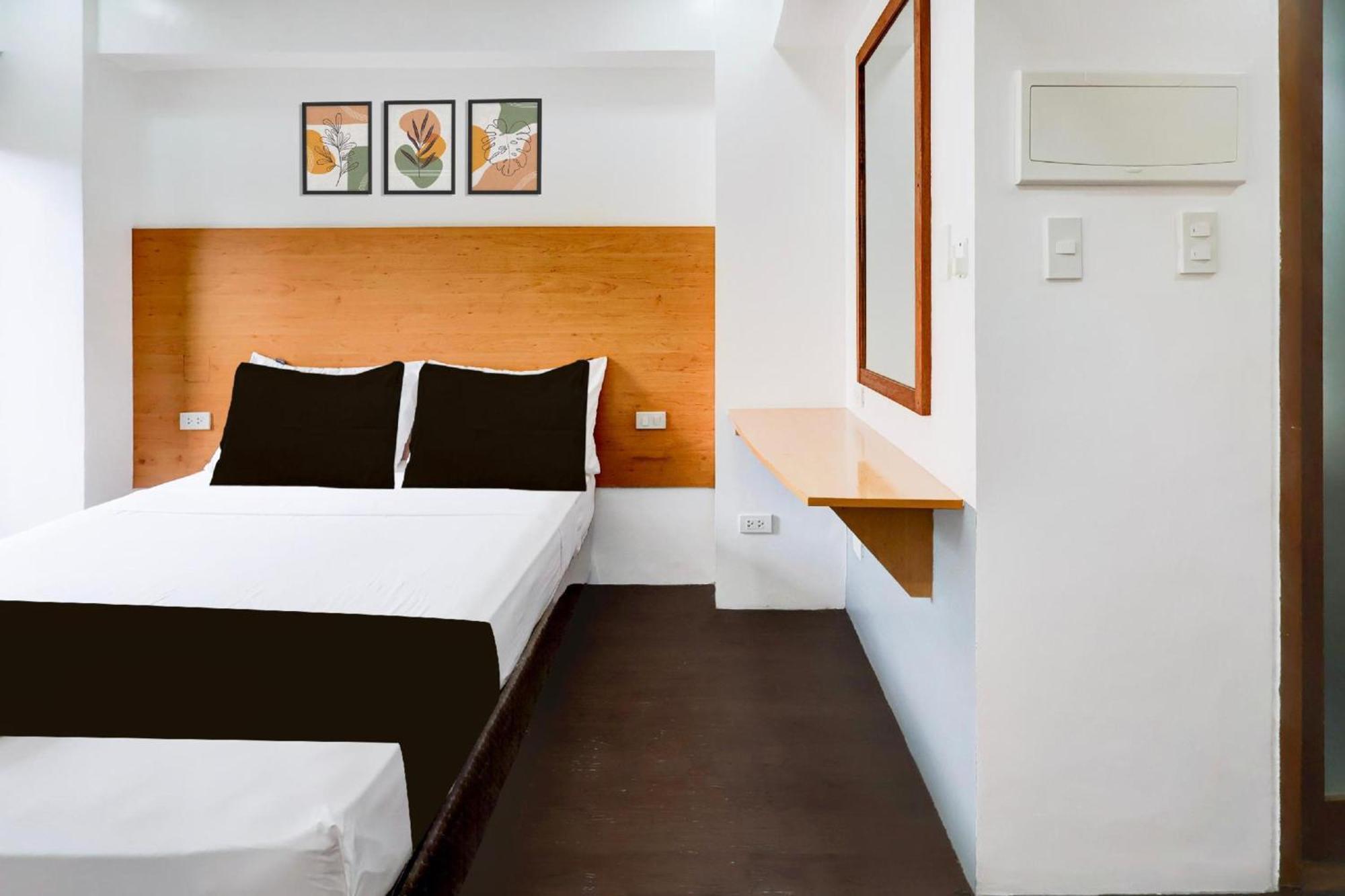 Hotel Townhouse Oak Brblock Boutique & Residences, Kalayaan Avenue, Near Ayala Mall, Poblacion, Makati, Manila
