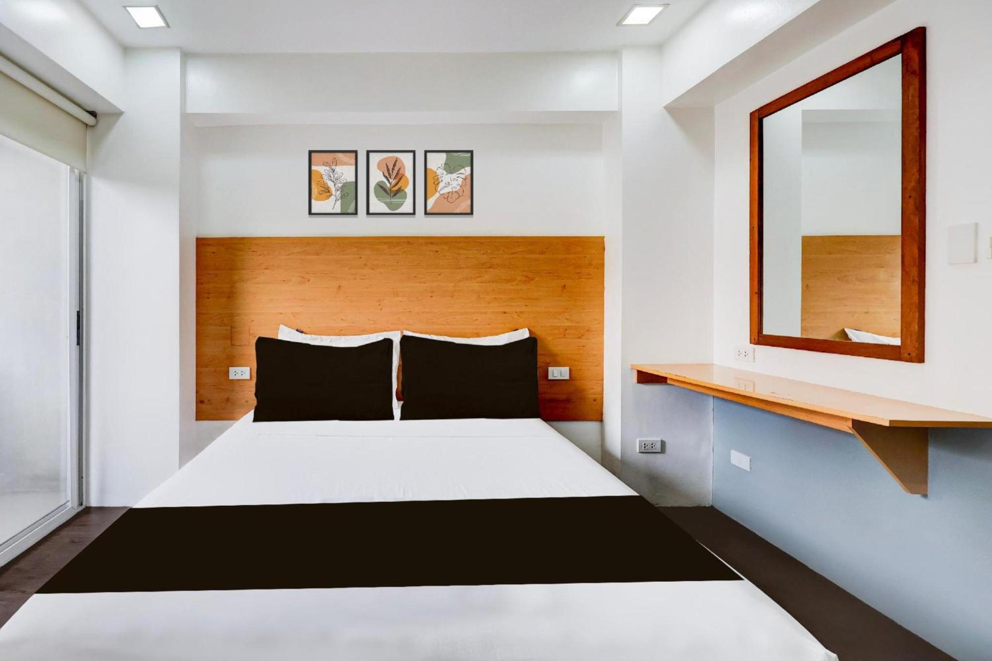 Townhouse Oak Brblock Boutique & Residences, Kalayaan Avenue, Near Ayala Mall, Poblacion, Makati, 3*