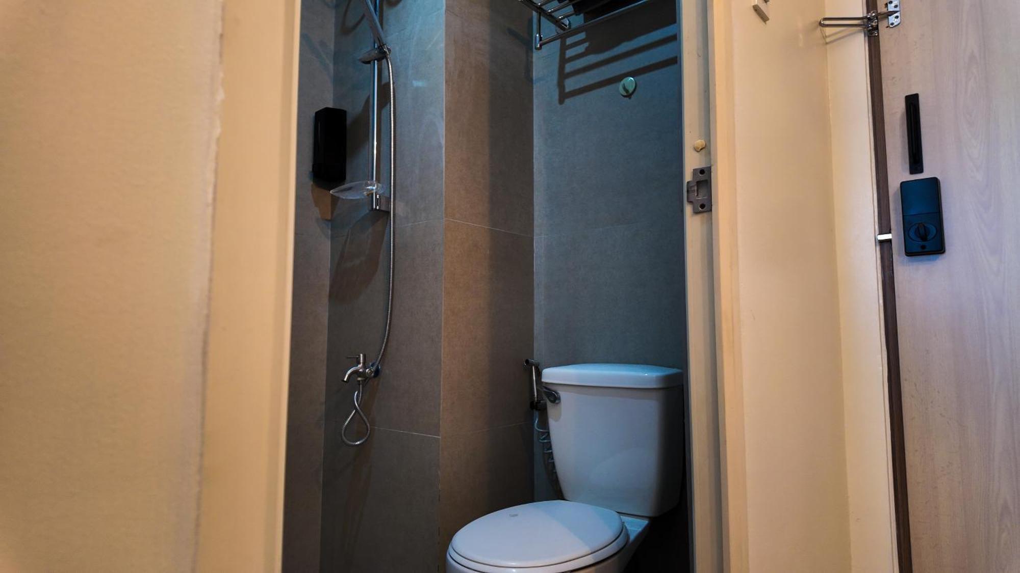 Near Sm Megamall 400mbps Netflix Hbo Apartment *