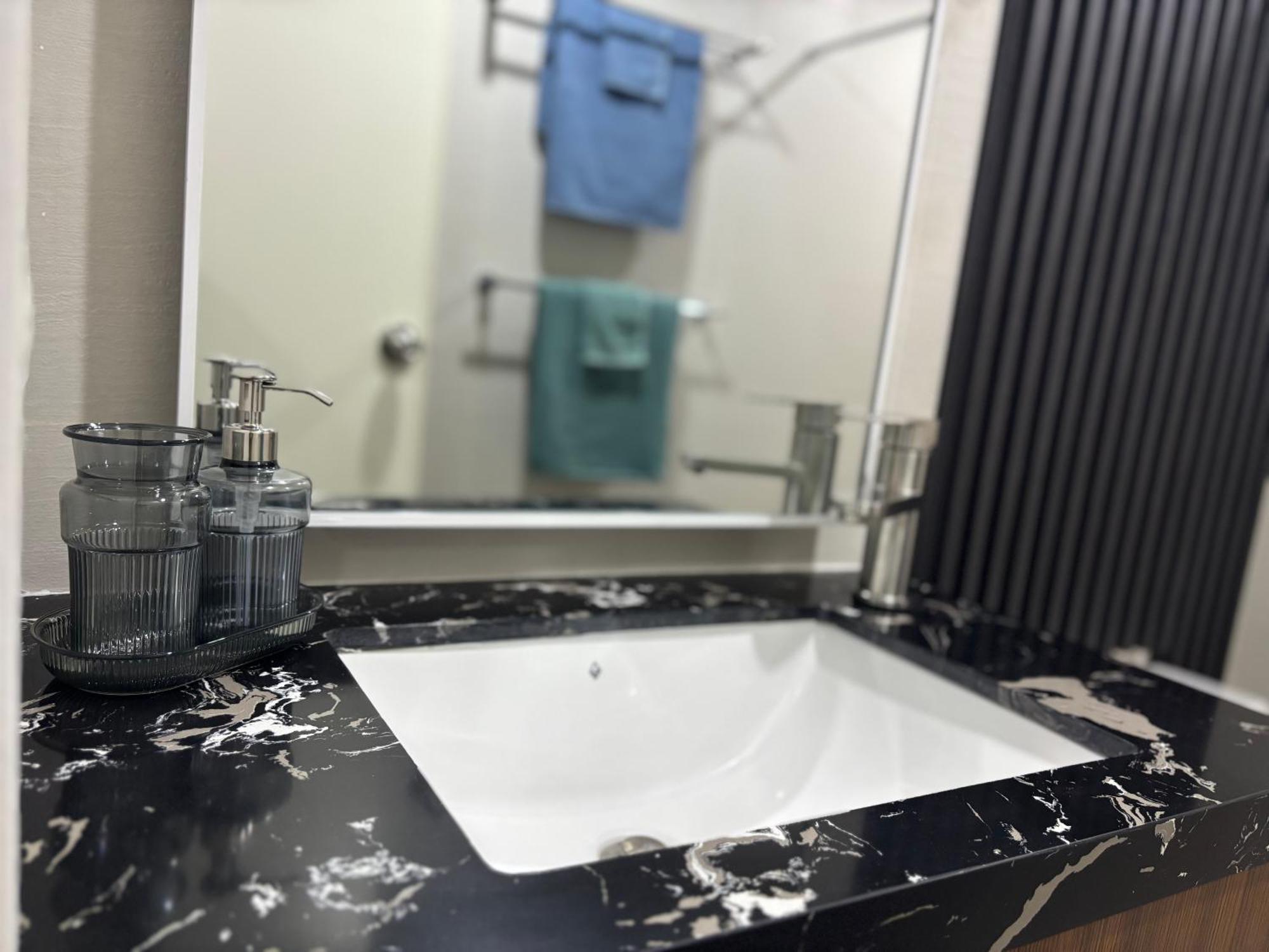 Aparthotel The At Azure South - Bahamas Paranaque City