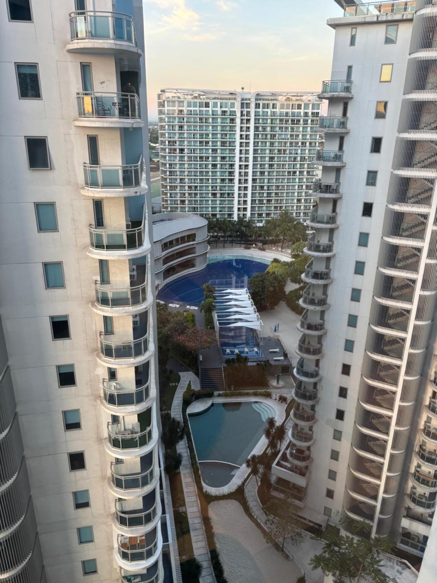 Aparthotel The At Azure South - Bahamas Paranaque City