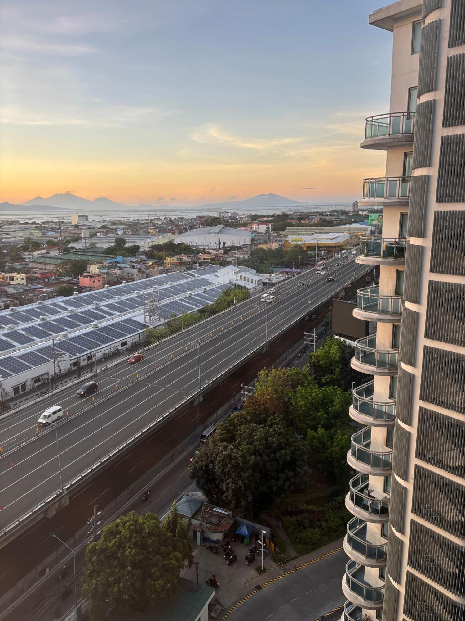 The At Azure South - Bahamas Aparthotel Paranaque City