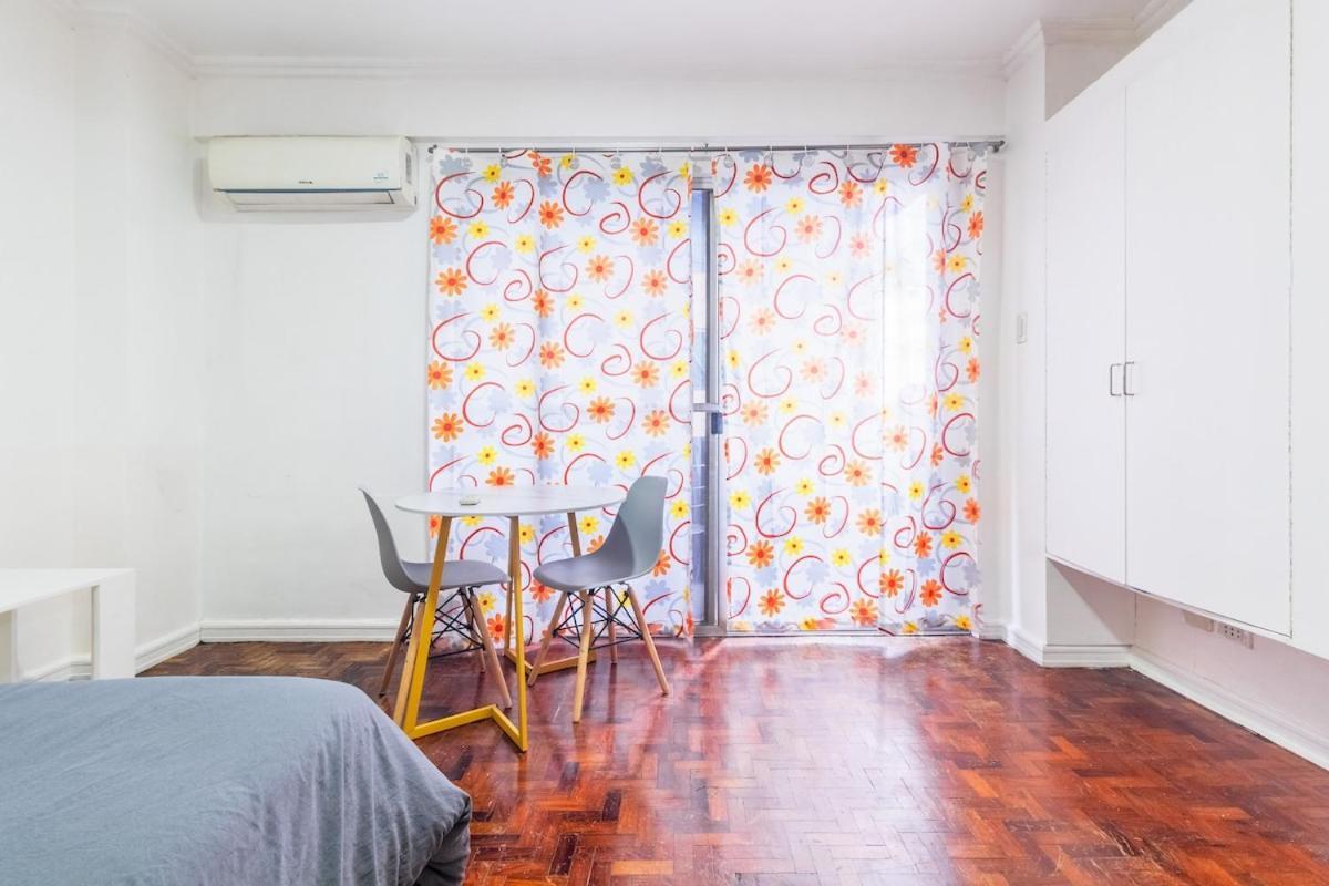 Stylish Hip In The Heart Of Poblacion, Apartment