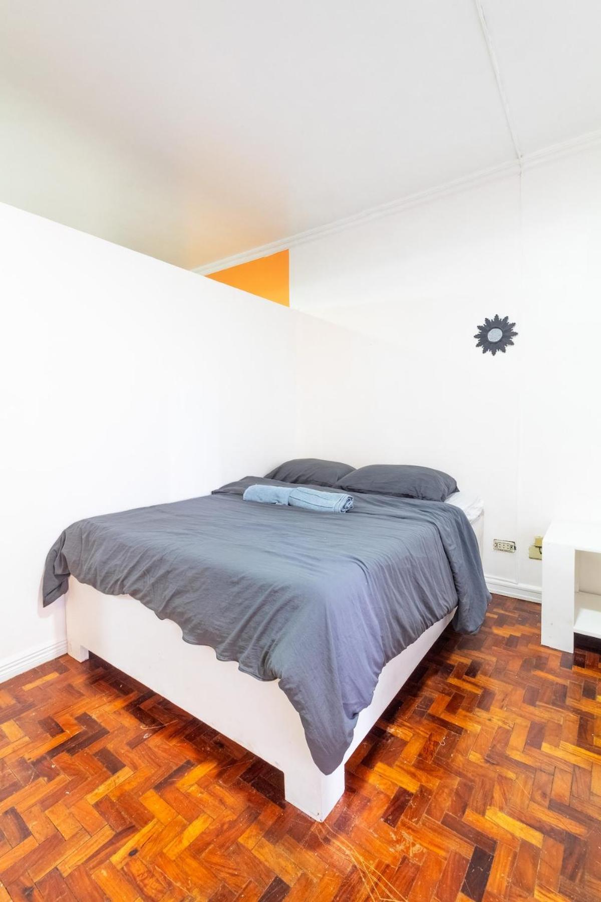 Stylish Hip In The Heart Of Poblacion, Apartment Manila