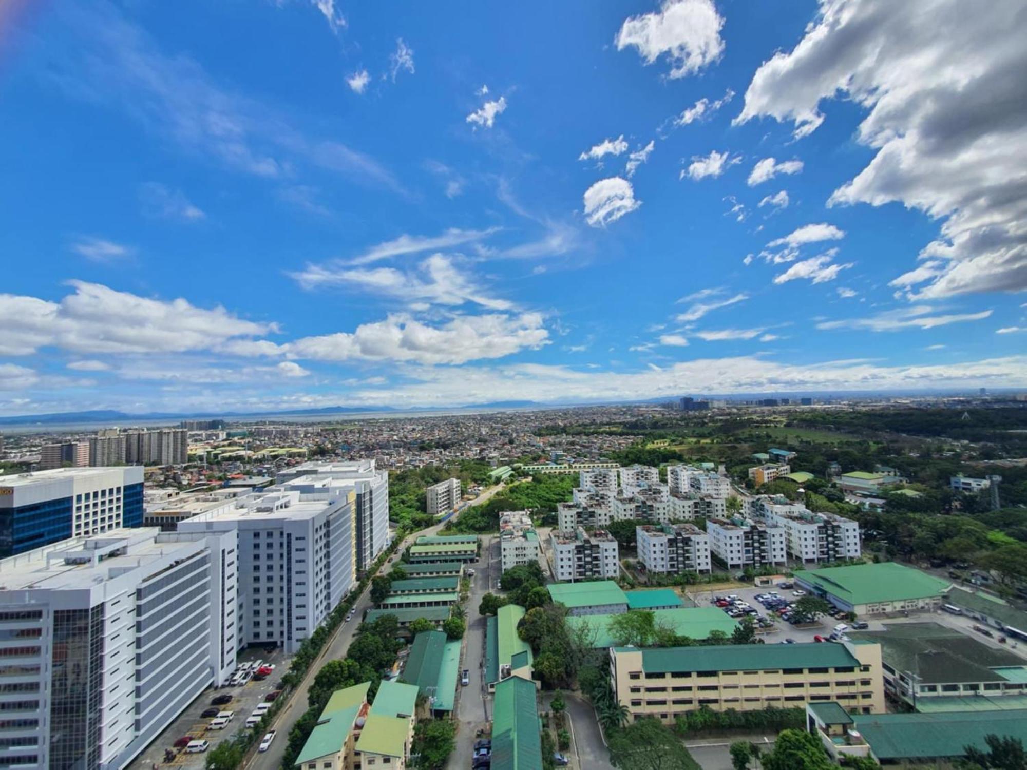 Cozy Staycation Venice With Balcony Mckinley Near Bgc * Manila