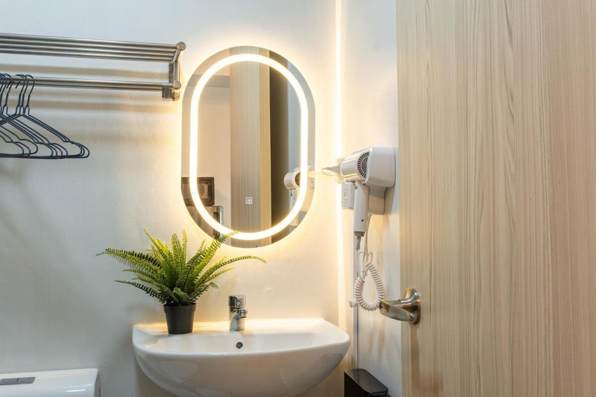 Cozy Hmlet Manila, Near Poblacion Makati Nightlife, Free Pool & Gym Access