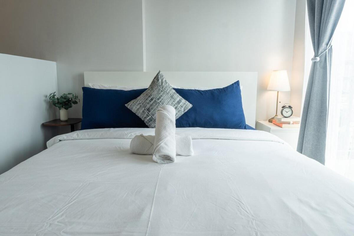 Cozy Hmlet Manila, Near Poblacion Makati Nightlife, Free Pool & Gym Access Apartment Manila